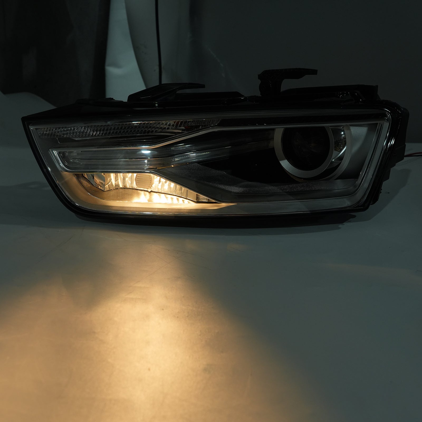 Phare Xénon Gauche Avec Ampoule Et Ballast 8U0941043E Pour Audi Q3 2016-2018