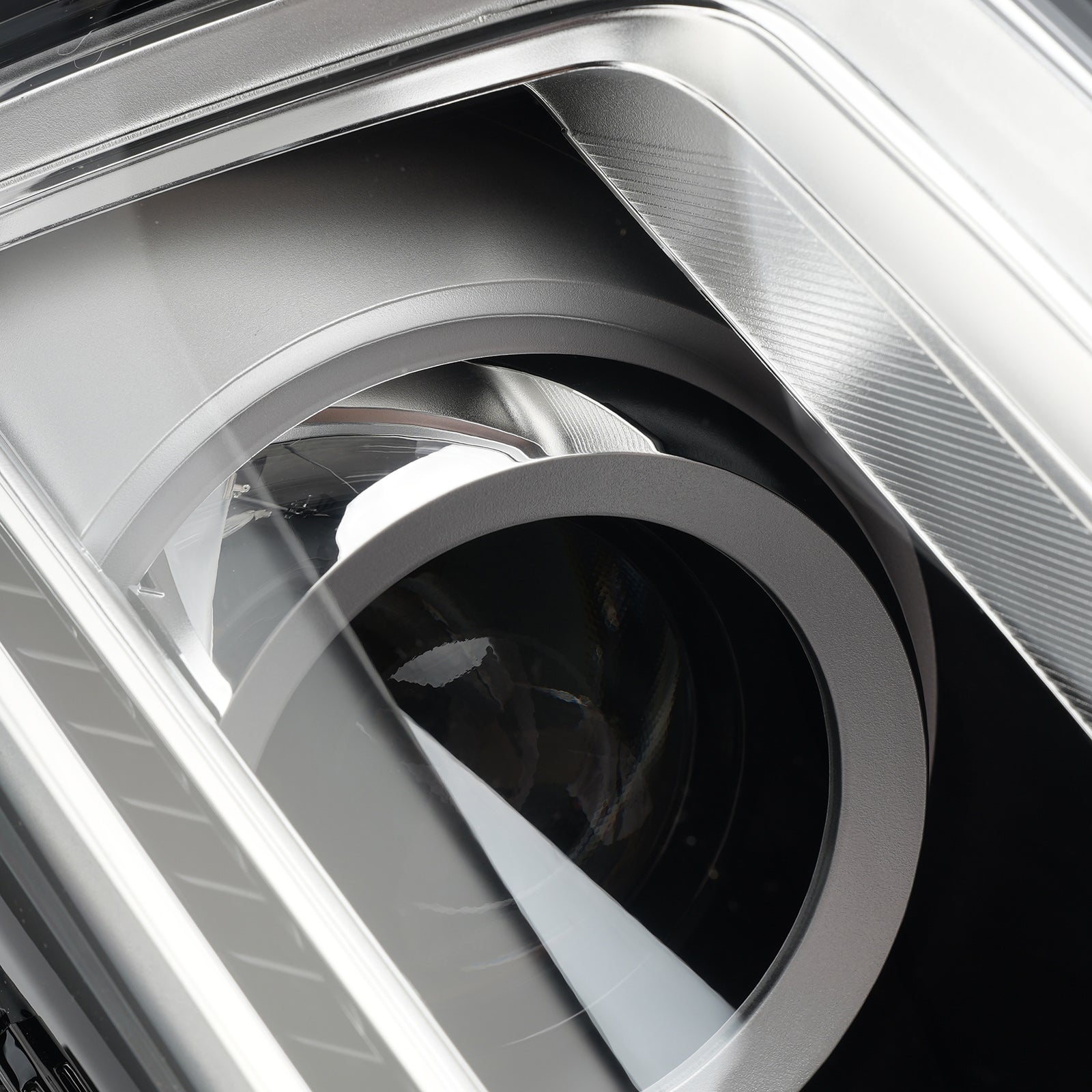 Xenon-ajovalo vasen+oikea painolastilla 8U0941043E 8U0941044E Audi Q3