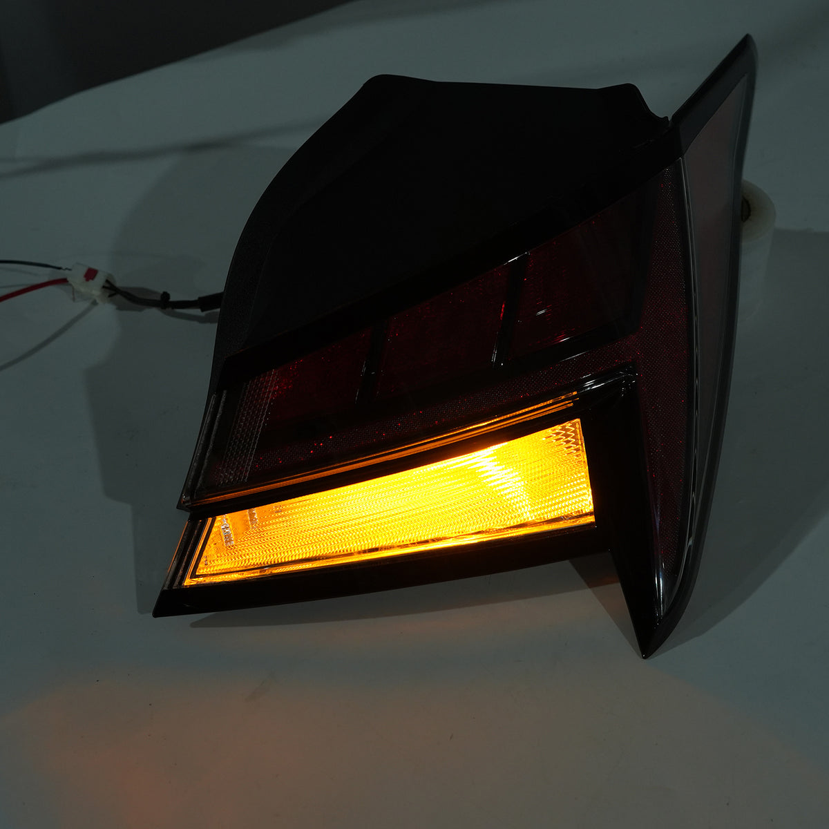 Luce freno fanale posteriore esterno destro 92402-AA120 per Hyundai Elantra