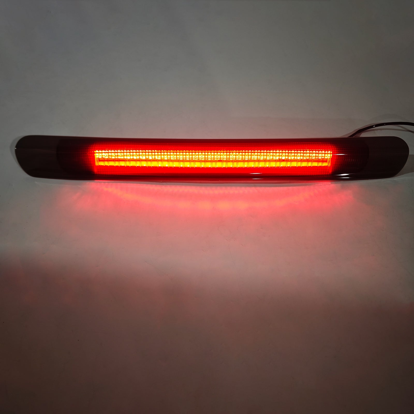 Musta LED-takavalo (kolmas jarruvalo) Toyota Land Cruiser LX470:lle (1998-2007)