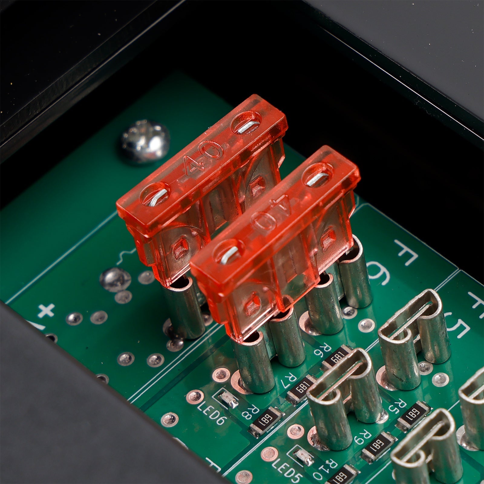 WF-8735-AD RV-omvormer/lader, 30 A, compatibel met laadstations'automatische stroomvoorziening en detectie van campers.