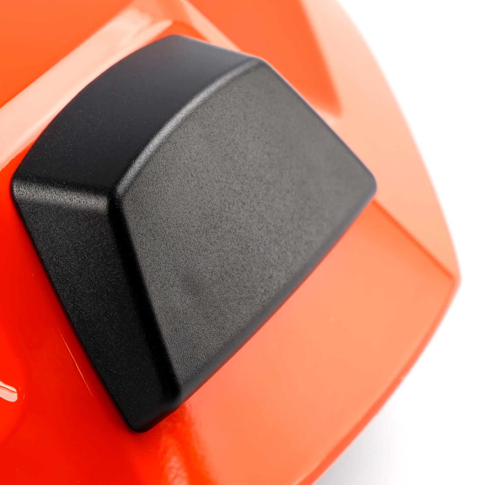 2017-2024 125 250 390 takaistuimen kansi Carréage Hall