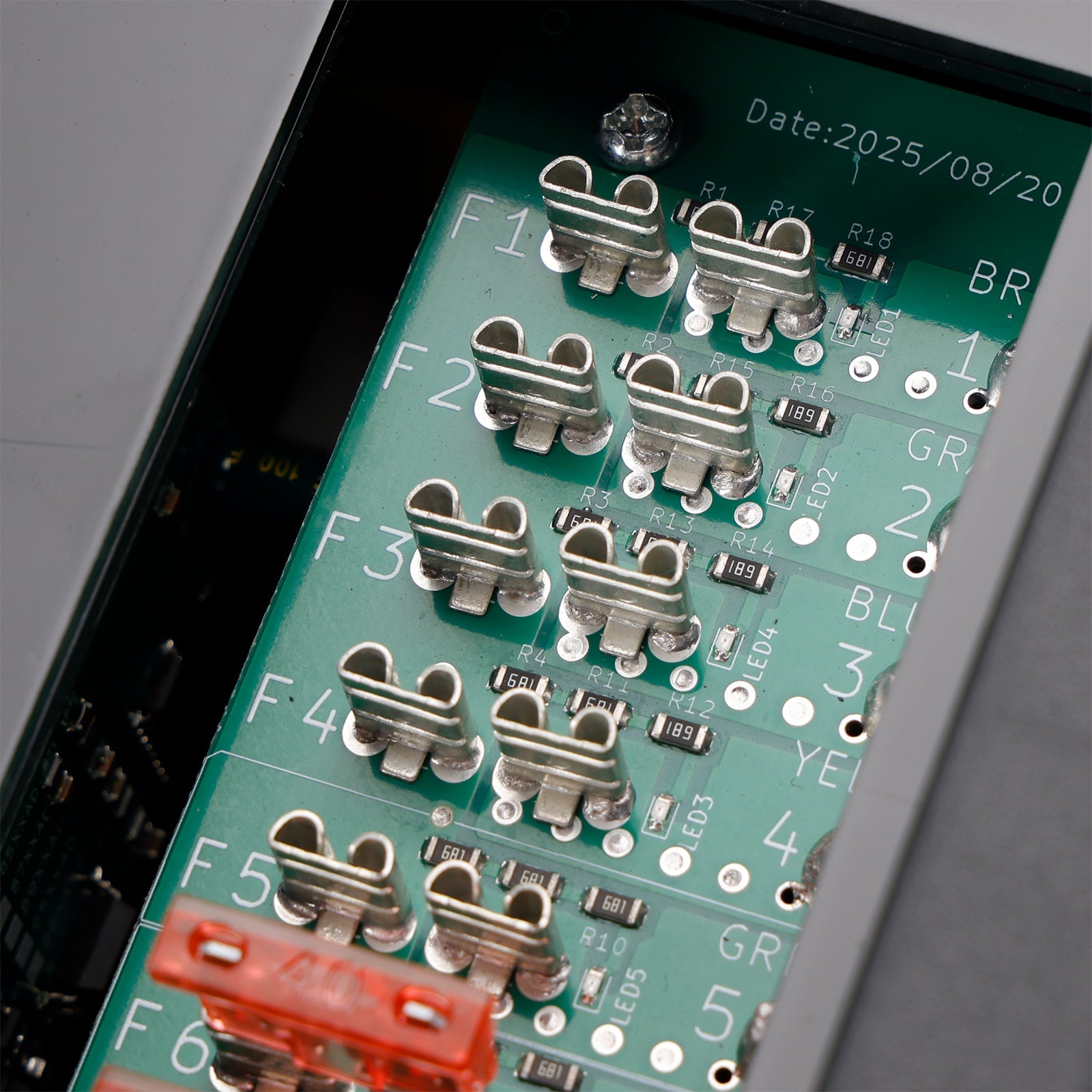 WF-8735-AD RV-omvormer/lader, 30 A, compatibel met laadstations'automatische stroomvoorziening en detectie van campers.