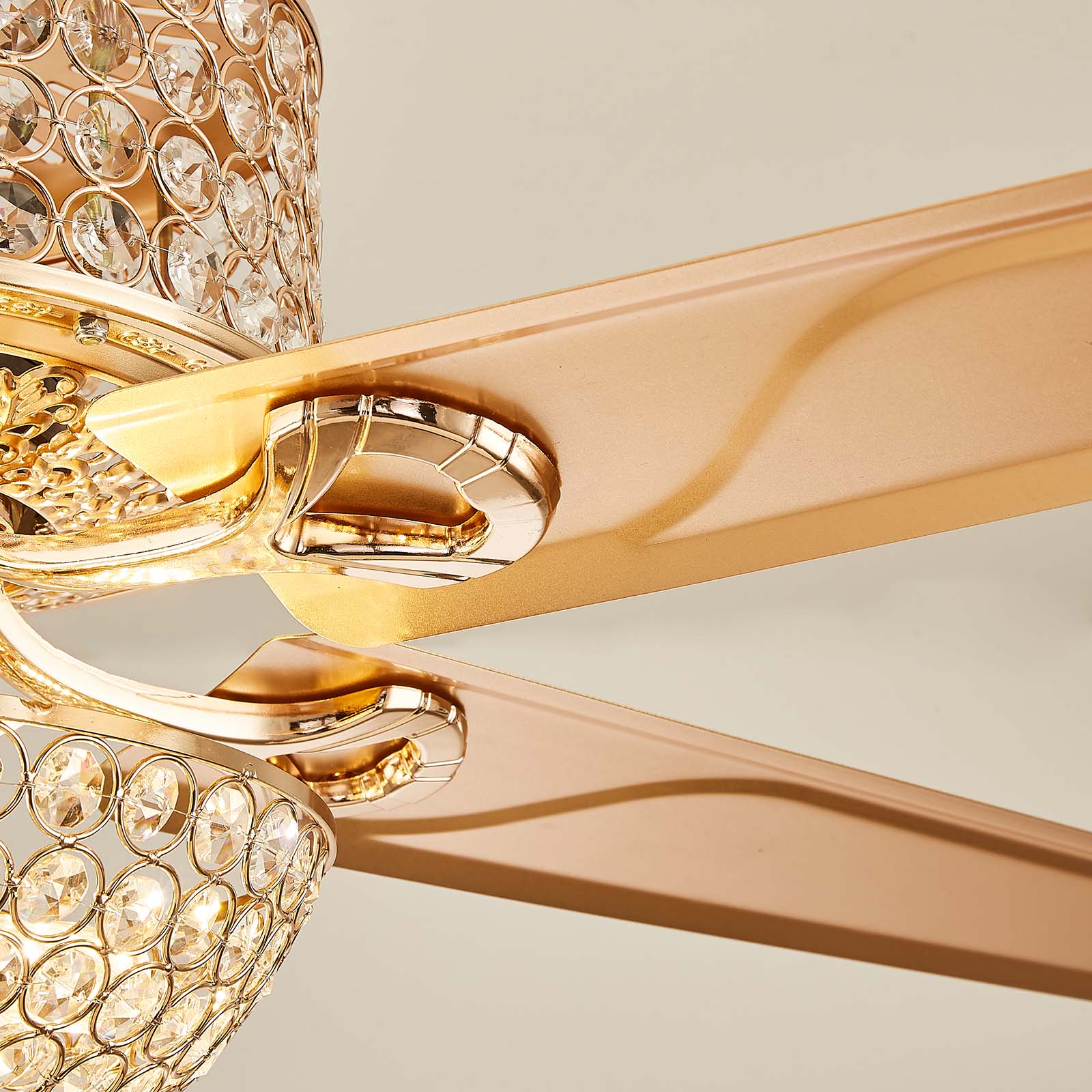 Ventilateur de Plafond Doré avec Lustre en Cristal 52" – Éclairage LED, Télécommande, 5 Pales, 6 Vitesses