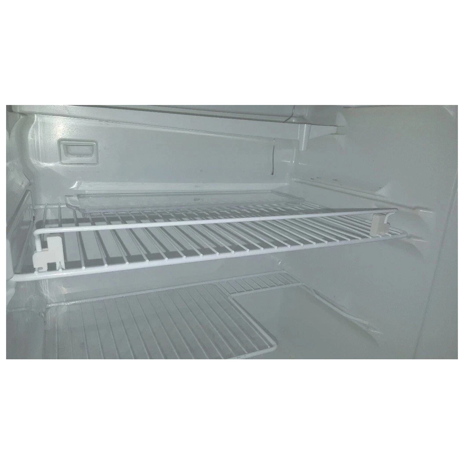 Zestaw 2 wsporników mocujących do półki w lodówce/samochodzie kempingowym Dometic (nr kat. 2930693045).