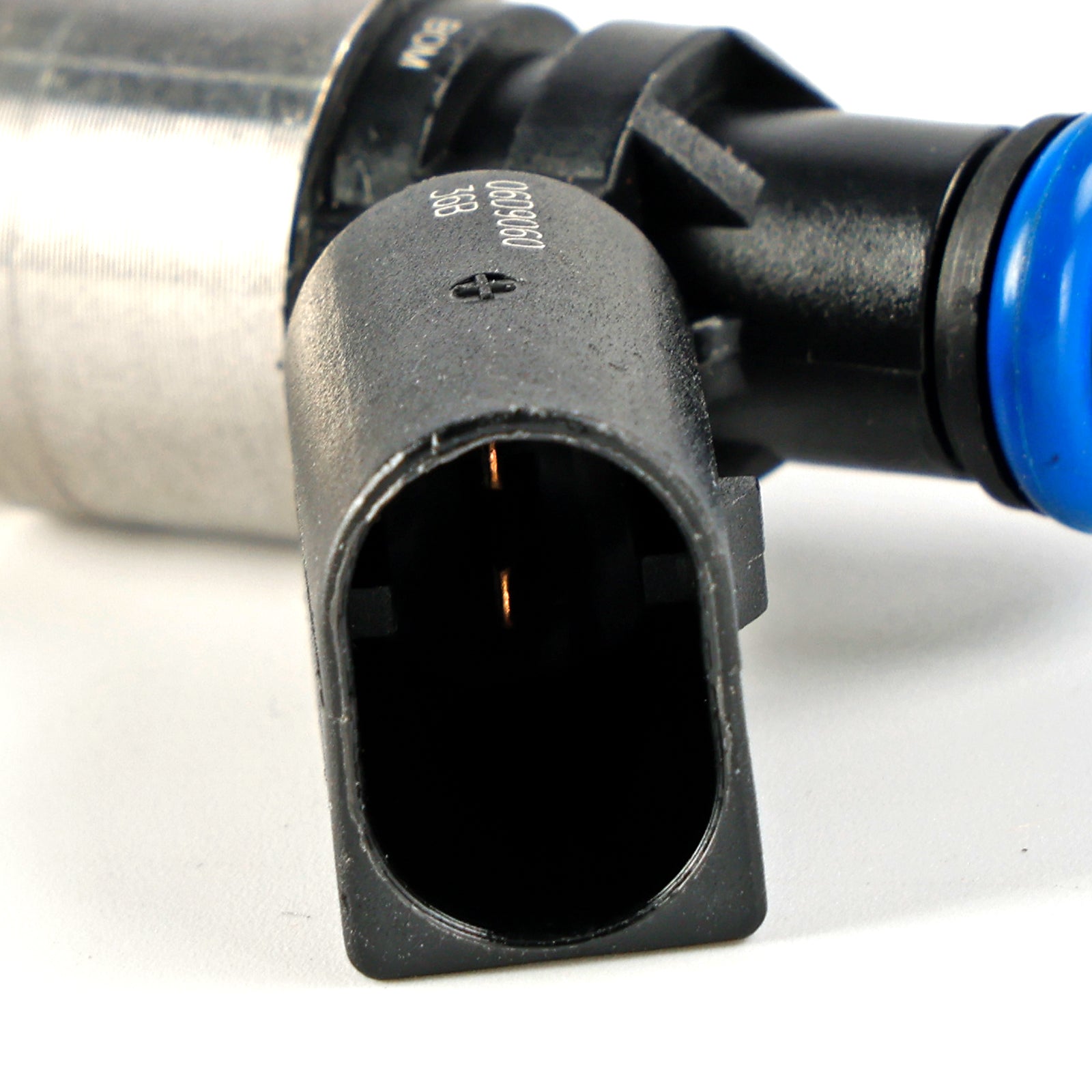 1 szt. Wtryskiwacz paliwa 0261500011 dla Audi A4 Avant 8E5 2.0 FSI 02-04 06D906036B