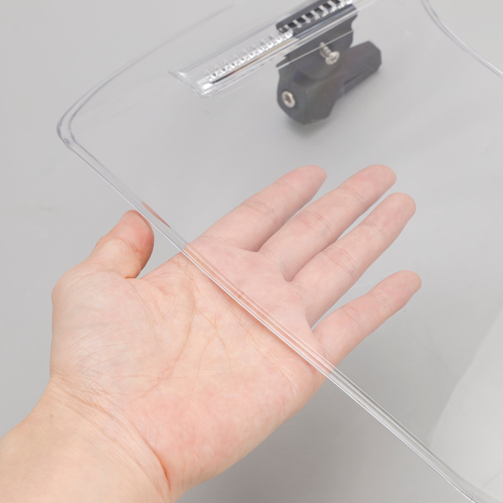 Univerzalni nastavljiv podaljšek deflektorja za vetrovnico na posnetek na vetrobranskem steklu