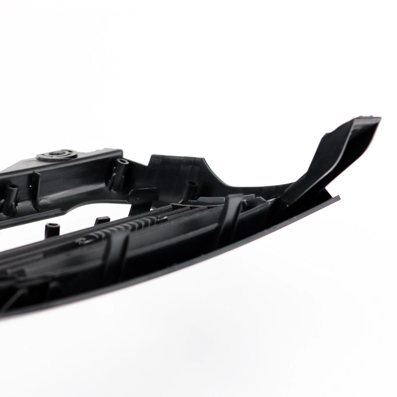 Črna sprednja sredinska prezračevalna rešetka za Benz E-razred W211 2003–2008