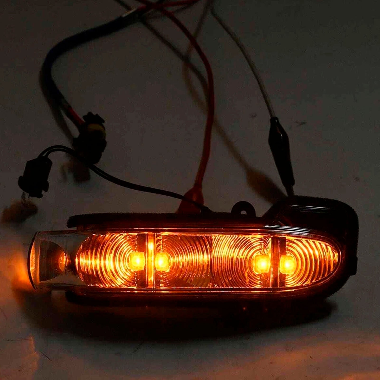 Set van twee richtingaanwijzers voor de zijspiegels van een Mercedes-Benz. W211 S211 W463