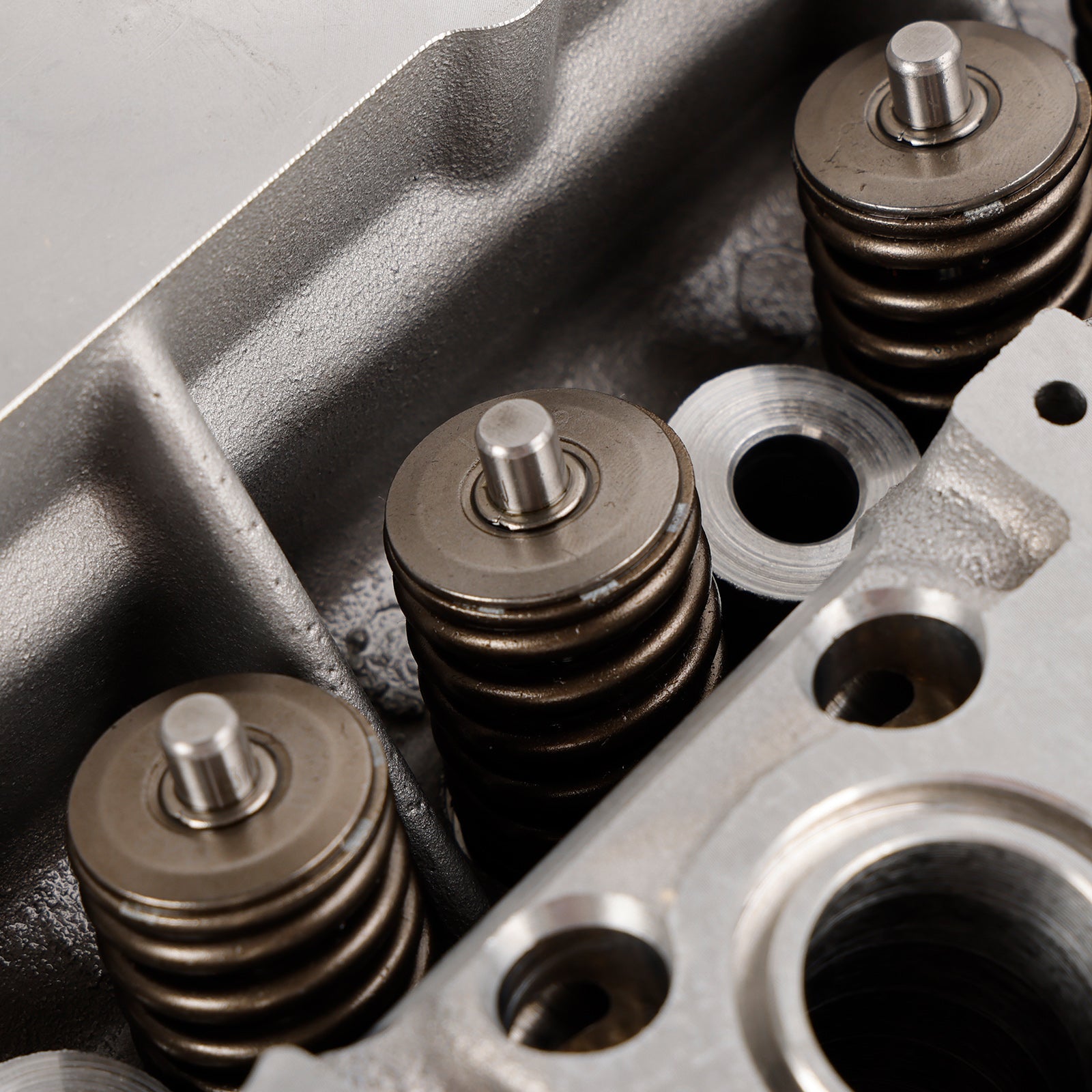 VW Scirocco 1.4 TSI CAXA 90 kW (122 ch) / CAVD CNWA CTHD CTKA 118 kW (160 ch) 2009-2015 Culasse avec soupapes 03C109611Q