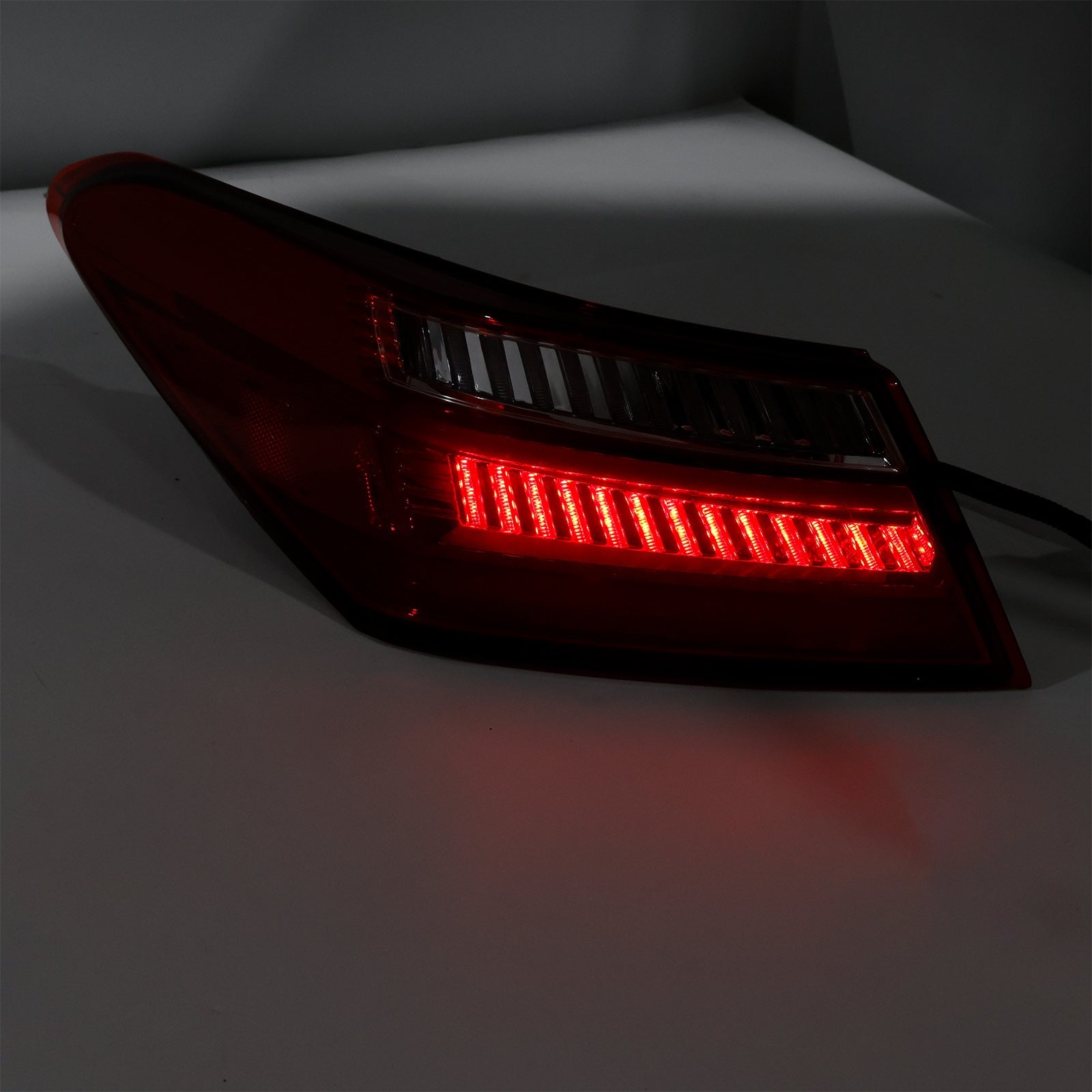 Feux arrière à LED rouges (gauche et droite) pour Toyota Camry Berline 4 portes (2016-2021)
