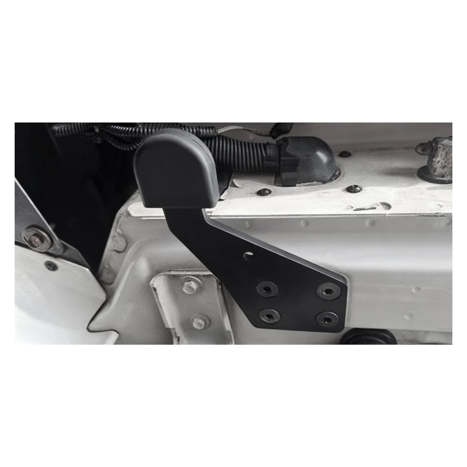 Linker en rechter polyethyleen motorkapgeleider HLK2733L HLK2733R voor geselecteerde internationale vrachtwagens