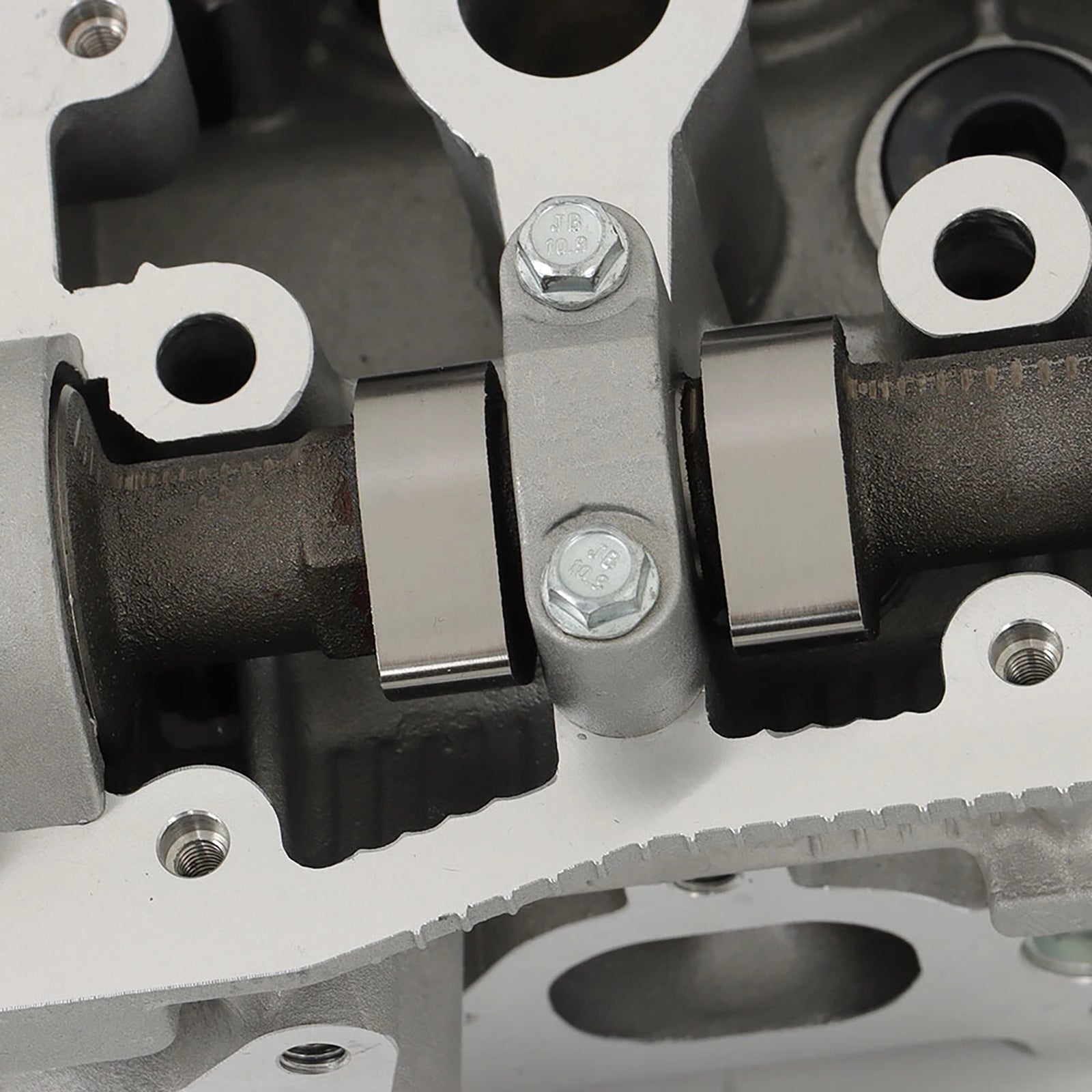 Sylinterikansi Chevrolet Aveo 1.6L moottoriin (2004-2007) F16D3 96446922