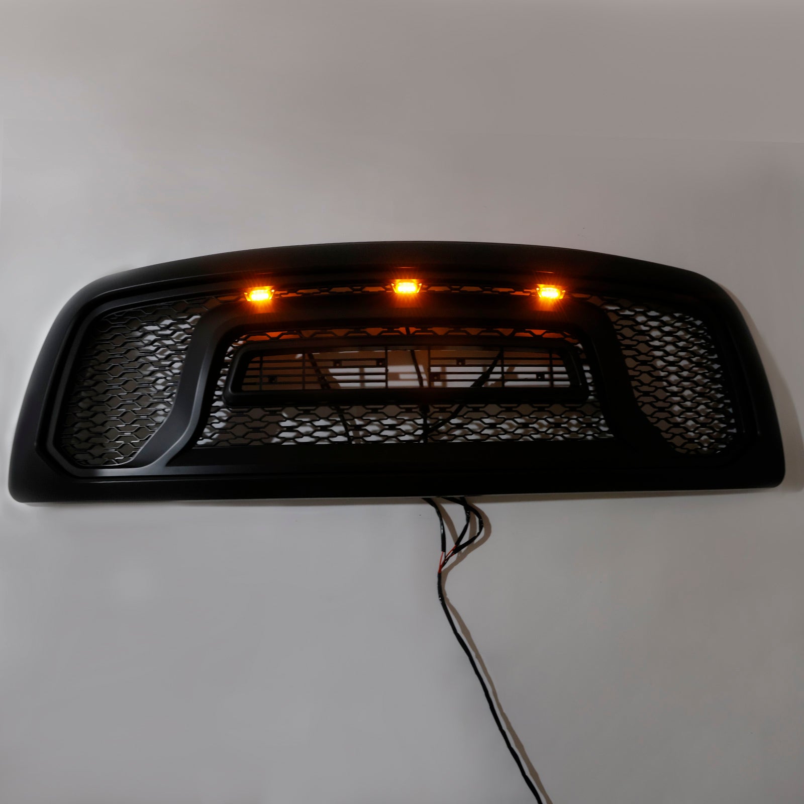 Czarna przednia osłona zderzaka z lampkami LED do Dodge Ram 1500 (2009-2012)