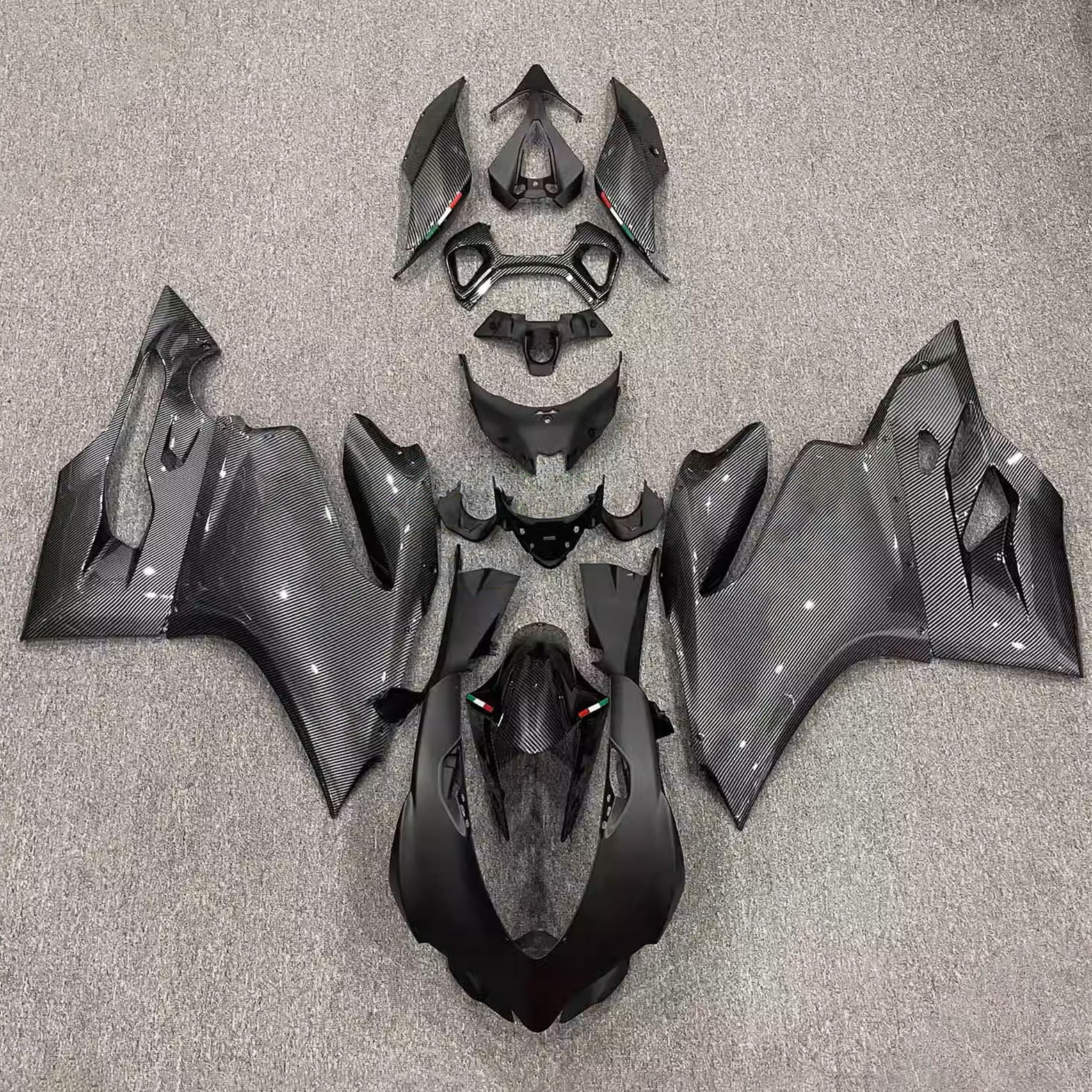 Ruiskuvalettu ABS-muovista valmistettu kattesarja Ducati 899:lle (2012-2015)