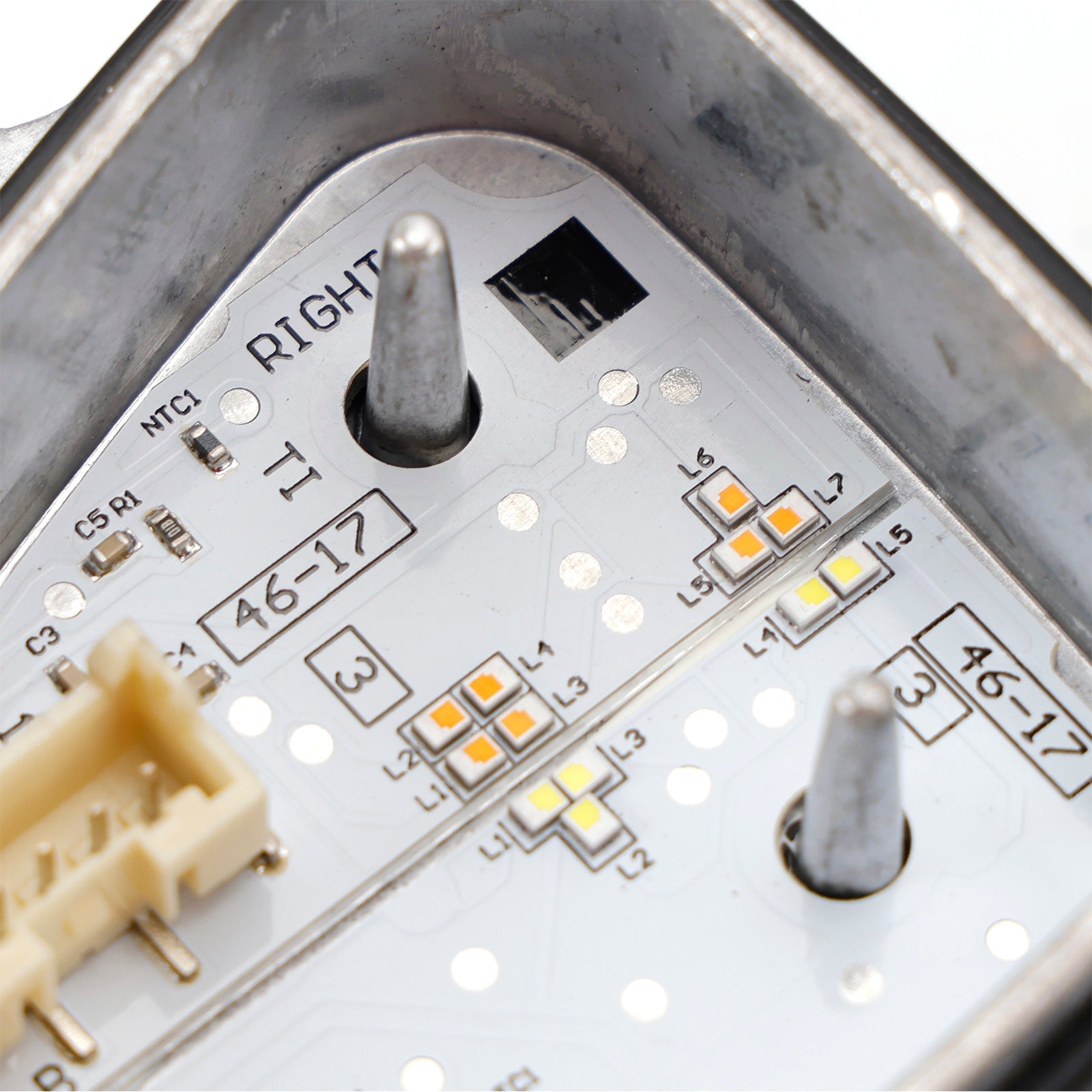 LED LED DRL Gauche y faros delanteros para el asiento Arona (KJ7) 2017-2024, 2 habitaciones, con disipador térmico 6F0941475/76