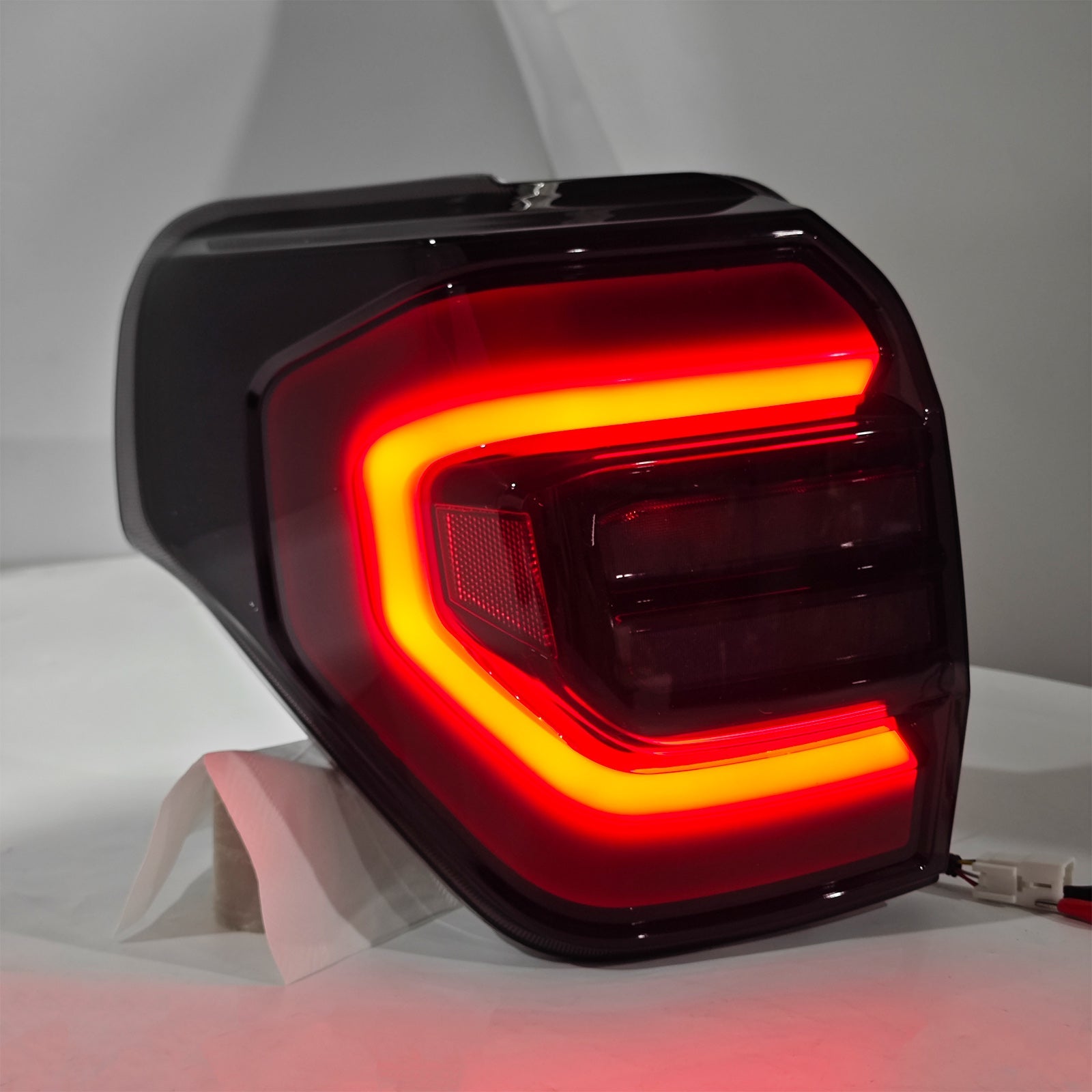 Fanali posteriori a LED da 12 W 35 V (set di 2) per modelli 2010-2024, con animazione sequenziale.