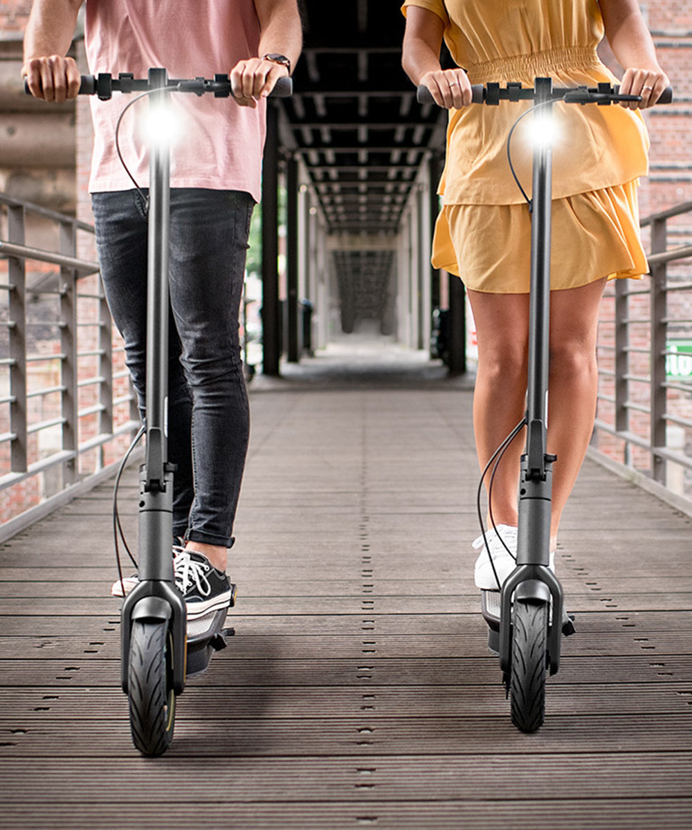 SCOOTER ÉLECTRIQUE 350W PLIANT E-SCOOTER 50KM GAMME 10" Pneu solide 15AH Avec APP