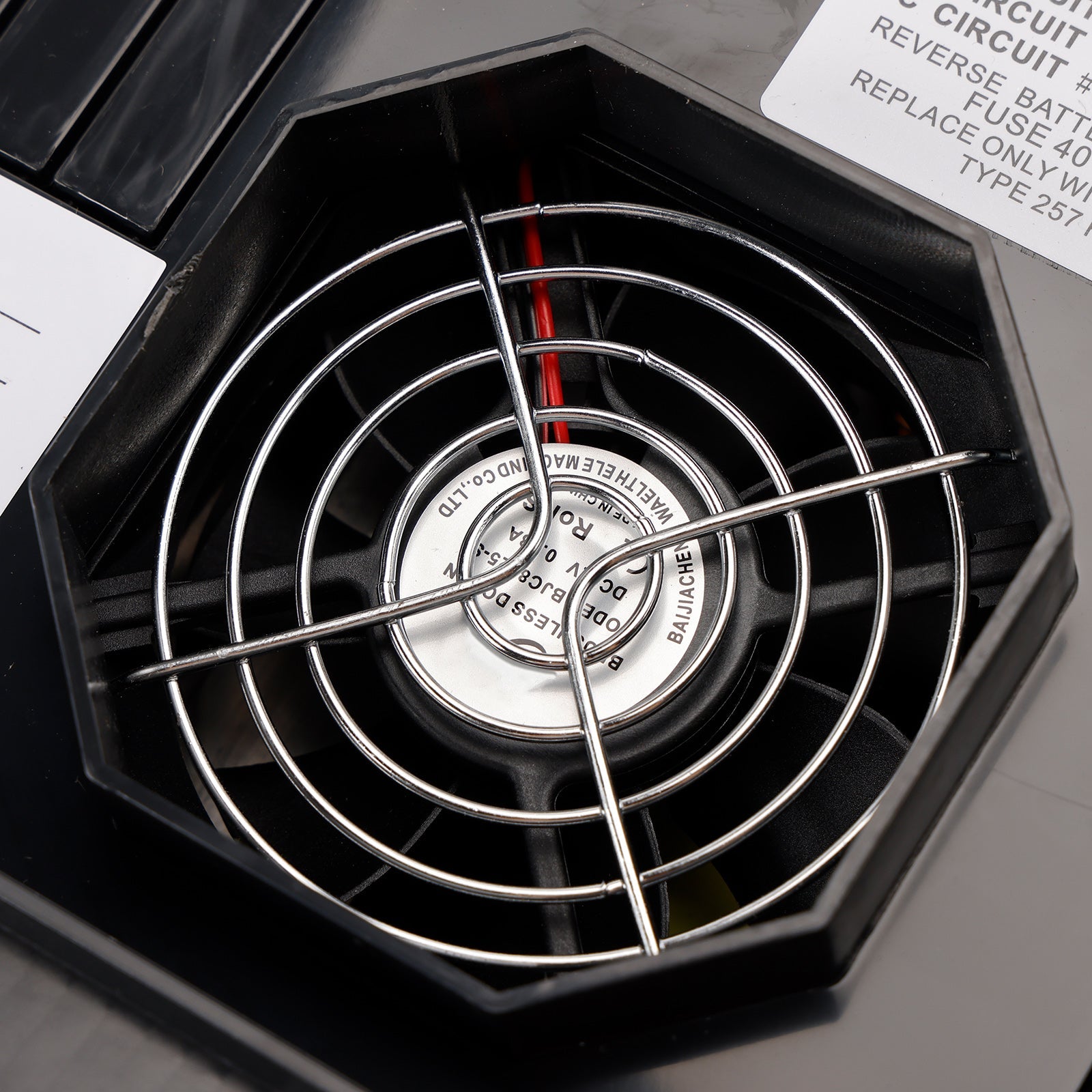 WF-8735-AD RV-omvormer/lader, 30 A, compatibel met laadstations'automatische stroomvoorziening en detectie van campers.