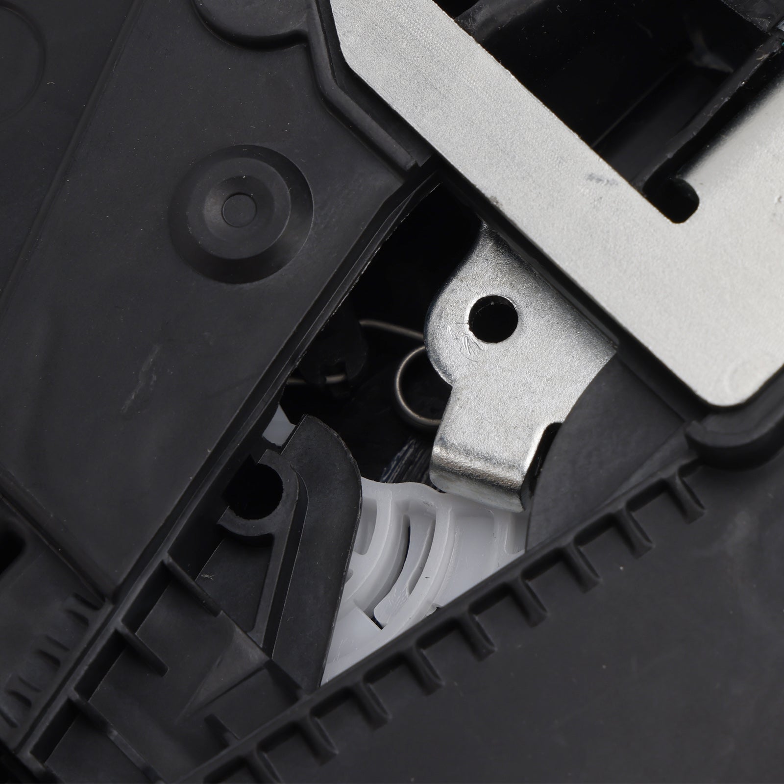 Aktivator ključavnice zadnjih desnih vrat 13431845 za Opel Corsa D S07 2006-2014