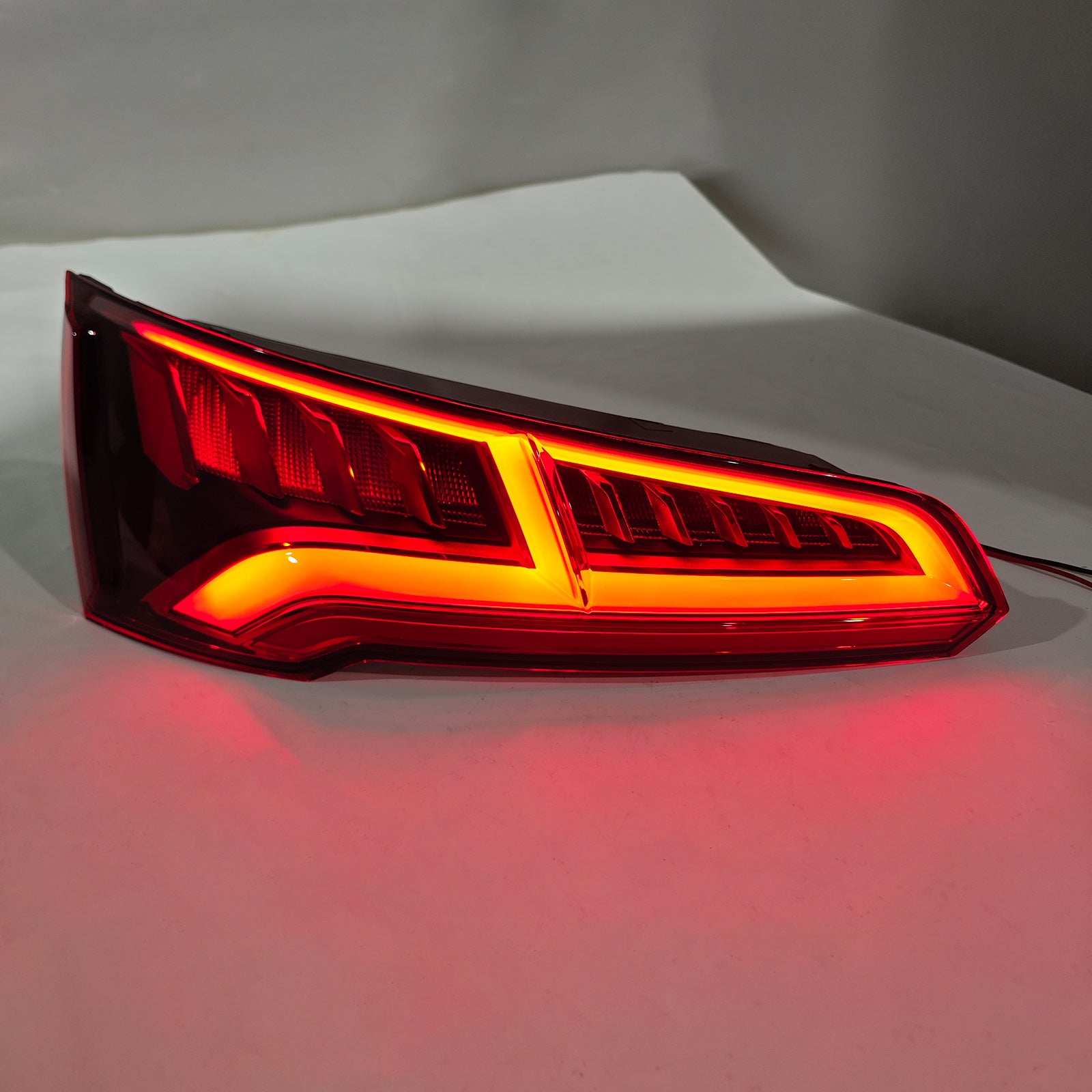 Leva in desna LED zadnja luč 80A945093B, 80A945094B za Audi Q5 MK2 pred prenovo 2017-2020, 5 pinov