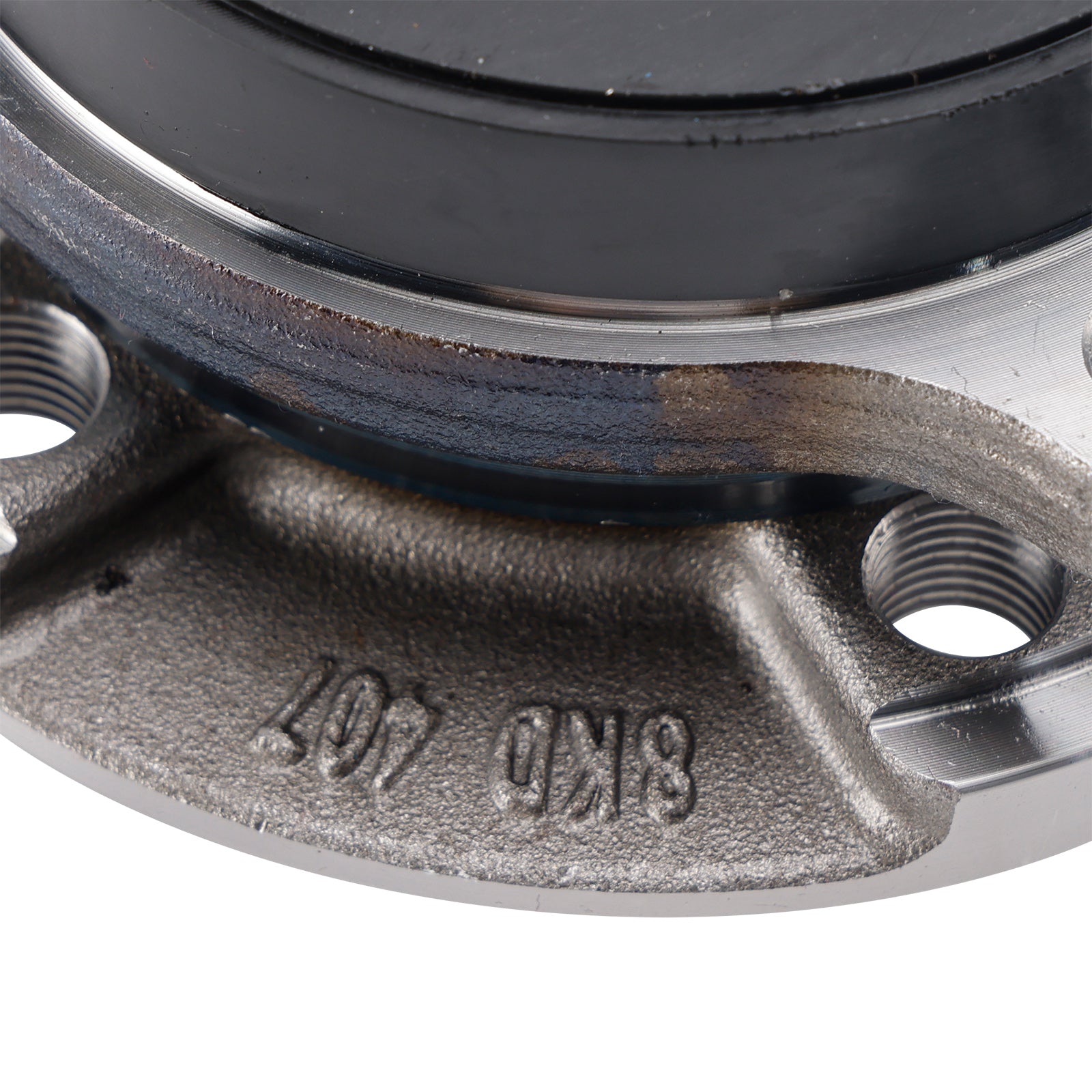 Komplet 2 prirobnic pesta sprednjega kolesa + ležaji + vijaki za Audi A4 8K, A6 C7, A5 8T, A8 4H in Q5 (referenca 4H0498625D).