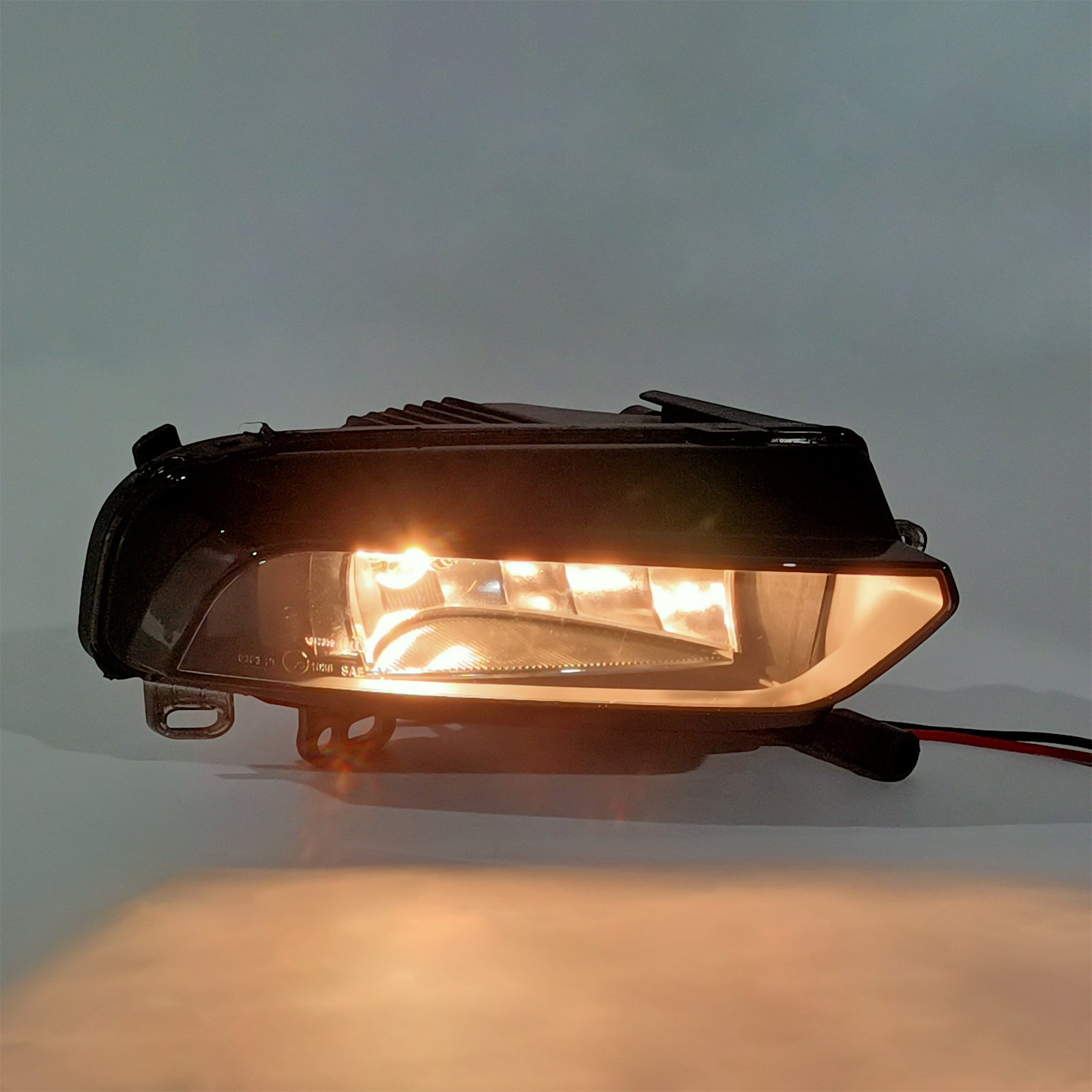 Para przednich świateł przeciwmgielnych z żarówkami do Audi A3 Sportback 2015-2016 8v0941700c