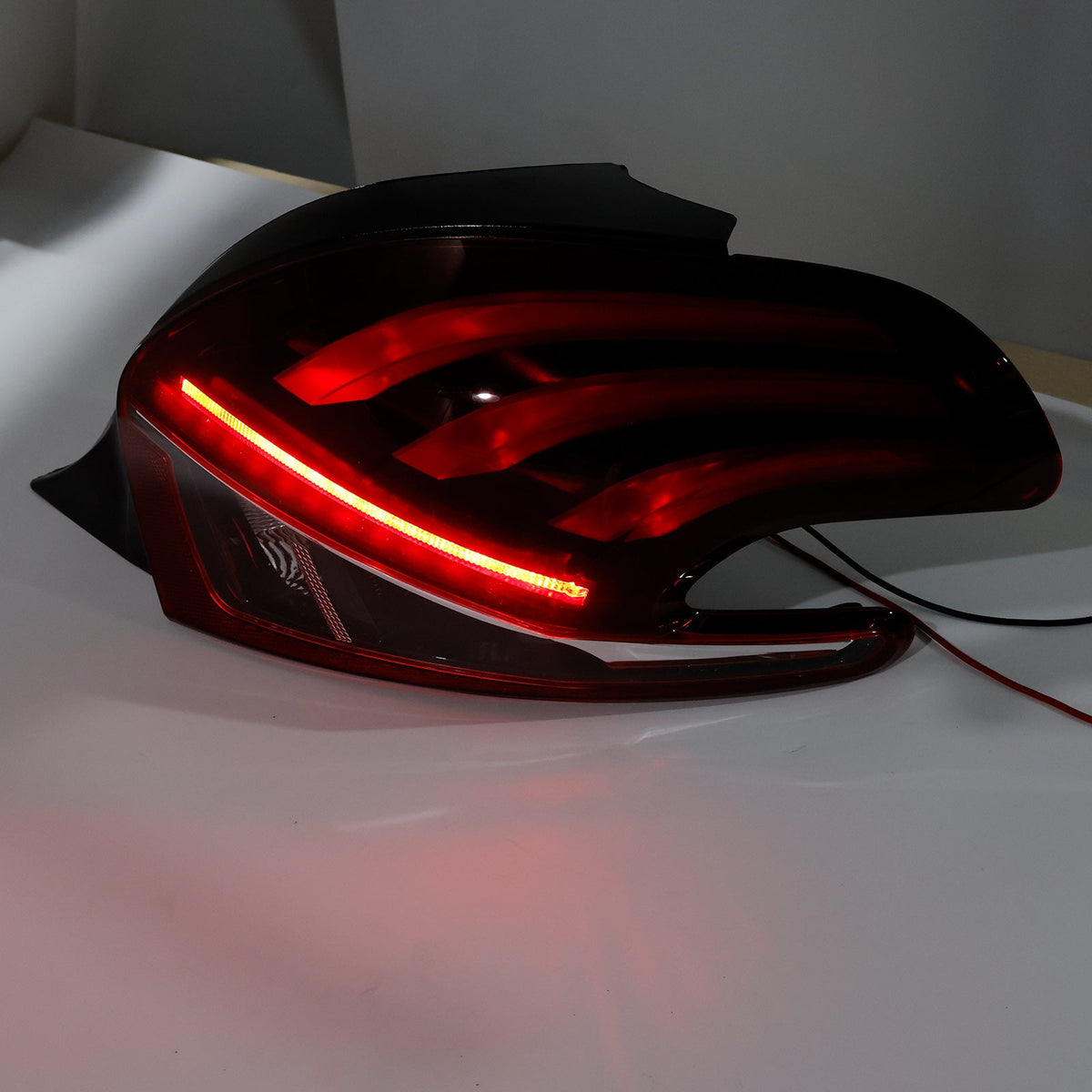 Feu arrière droit à LED pour Peugeot 208 (modèles restylés, 2015-2019)