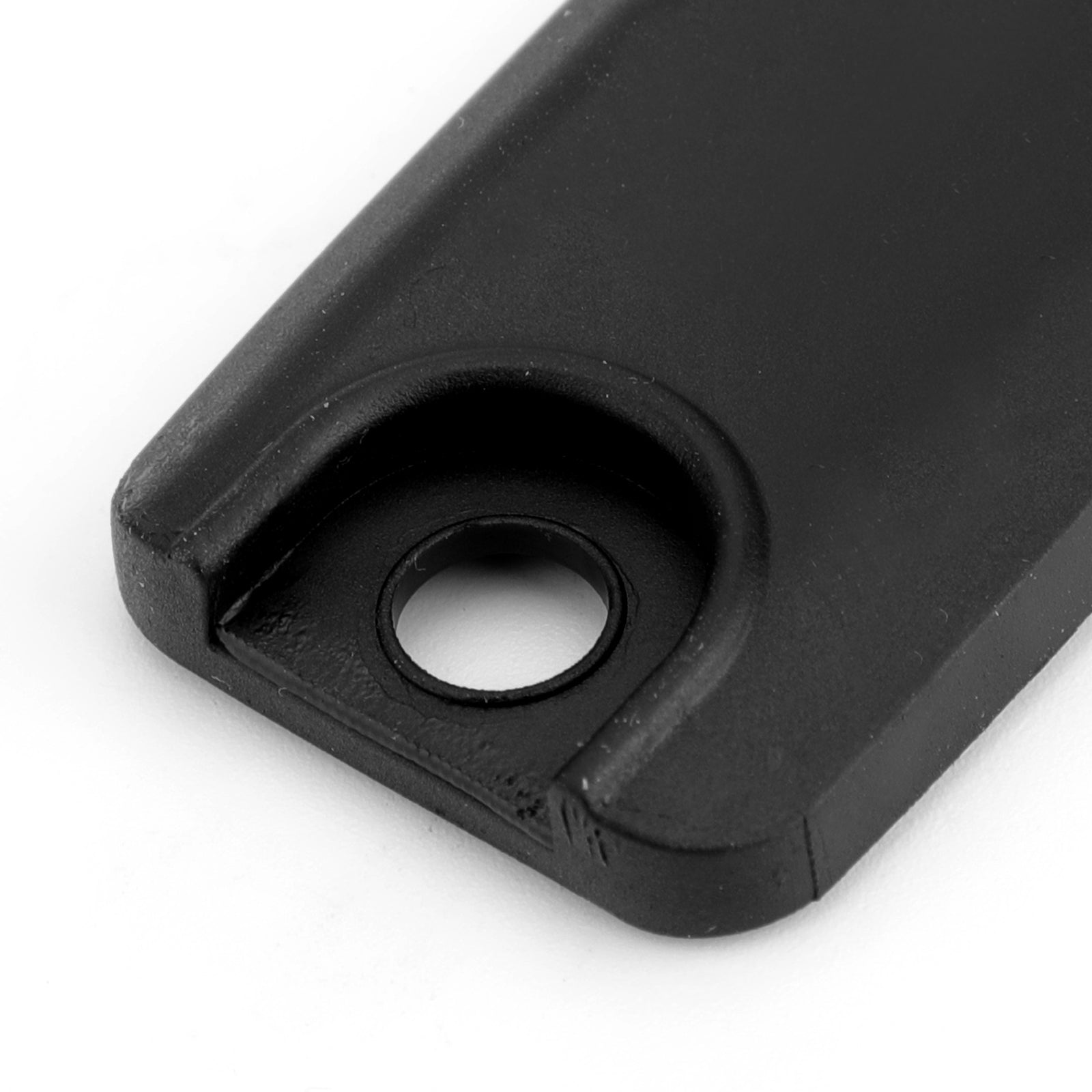 Kumipeitteen vaihtaminen Loserin painikkeesta tavaratilan takaluukun kytkimessä geneeriselle Toyotalle