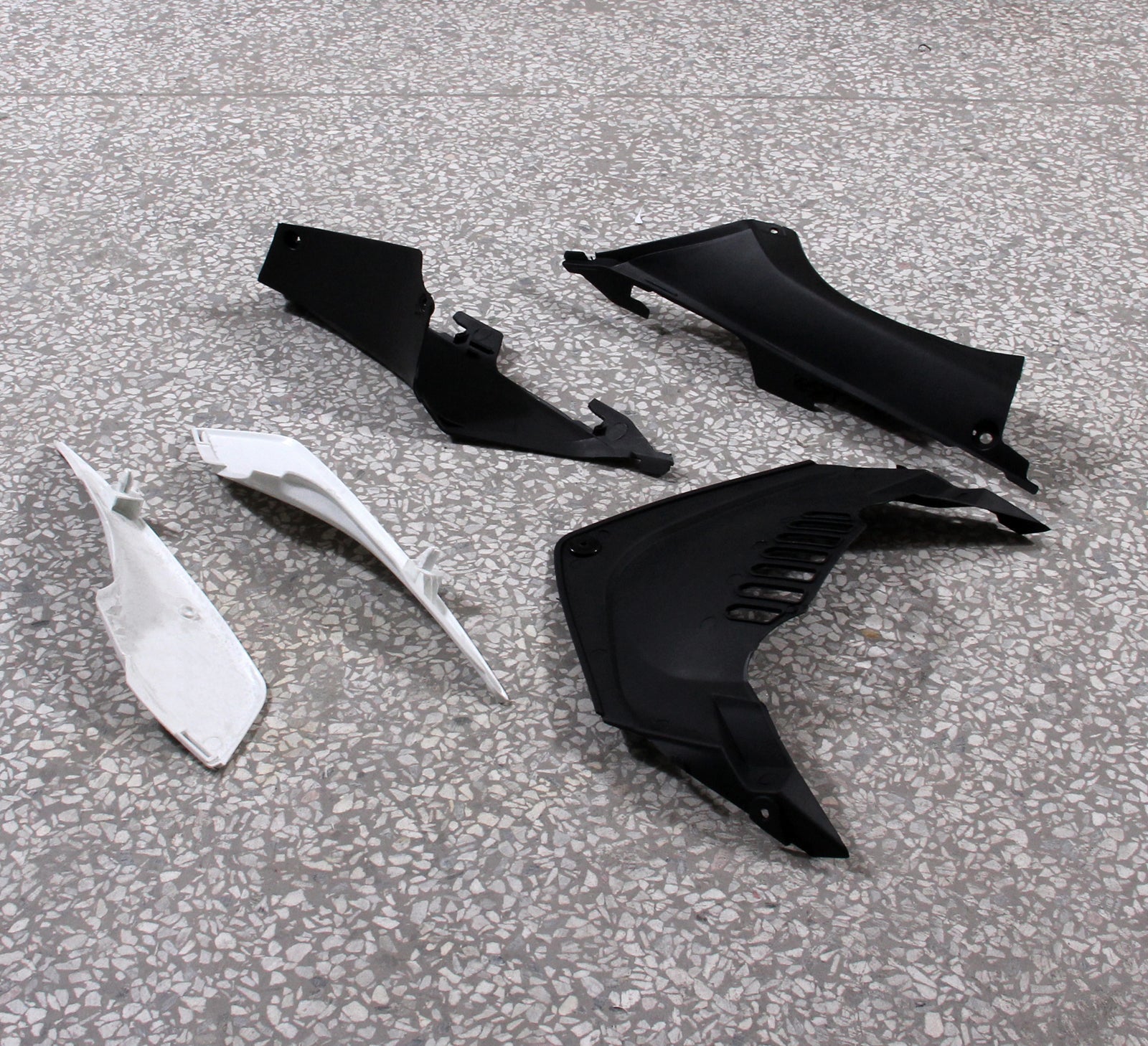 Amotopart 2012-2016 Honda CBR1000RR Rdeča CBR CBR Generic