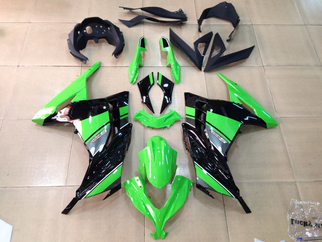 Amotopart Carene 2013-2017 Plastiche Kawasaki Ninja 300R EX300R Verde Nero Ninja Generico