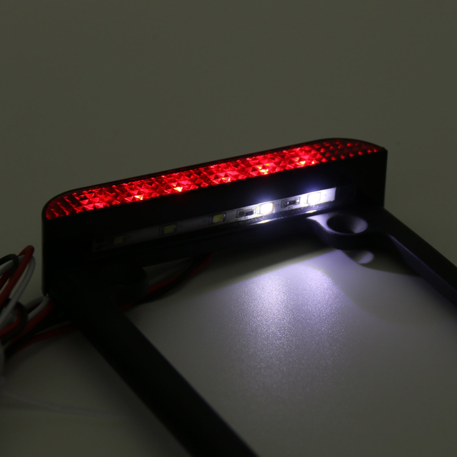 Cadre de plaque d'immatriculation universel pour moto 3 LED avec feu de frein arrière à LED générique