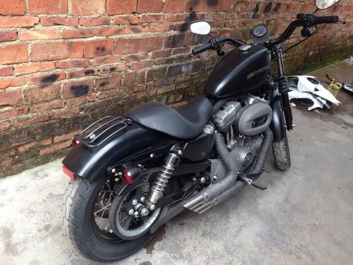 Black Solo Siege Raggage Rack z vijaki za Harley Sportster XL883 1200 2004-2016 Generic