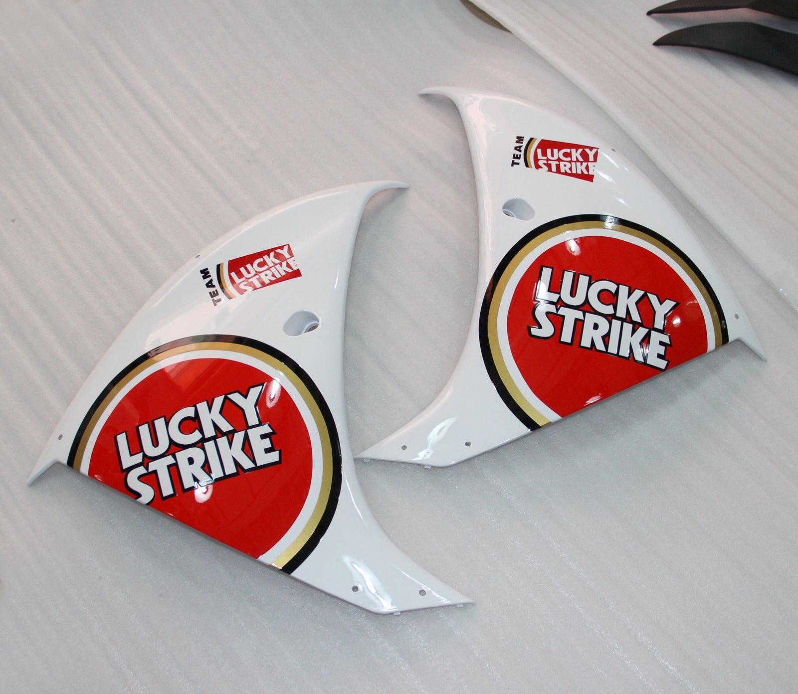 Plastikowe owiewki Amotopart 2012-2014 Yamaha YZF R1 Czerwone Białe Lucky Strike Generic