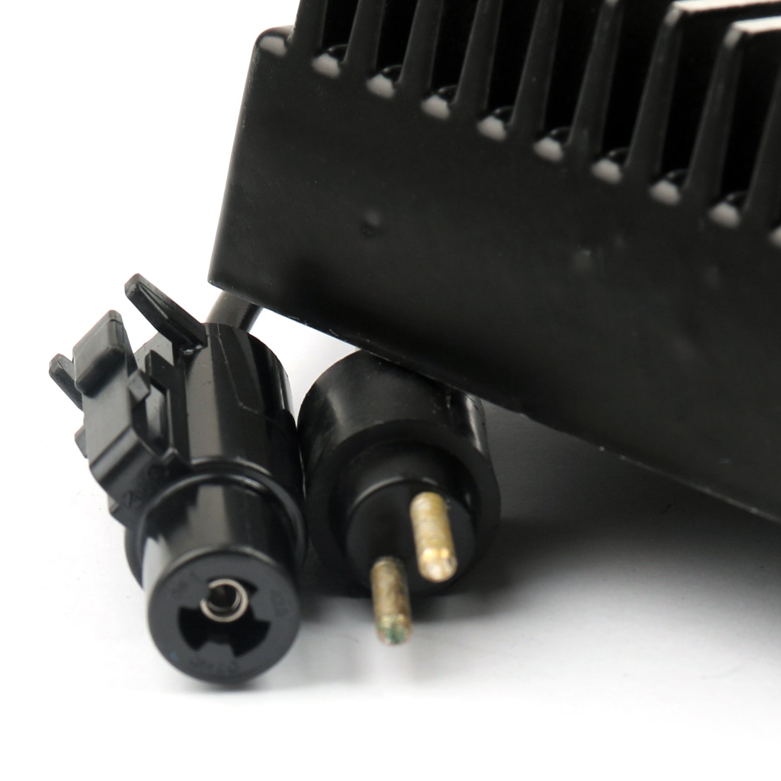 Eturegulaattori Tasasuuntaaja XLH 883 Deluxe 1994-1995 Hugger 1994-2003 XLH 1200 Generic