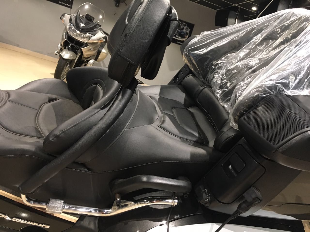 Supporto Mustang per schienale conducente esterno per Honda GL1800A GL1800 Gold Wing generica