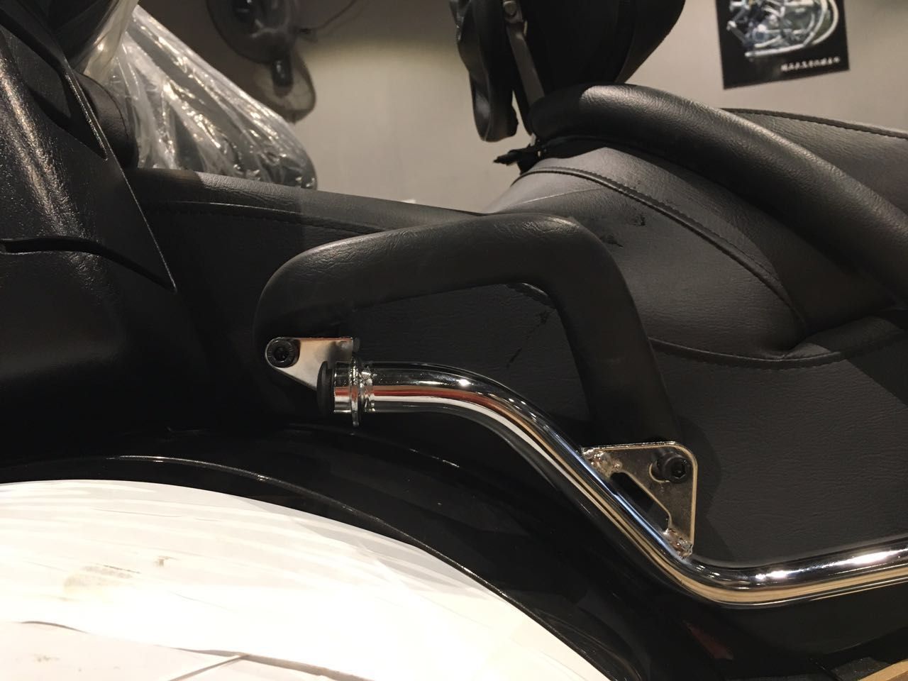 Supporto Mustang per schienale conducente esterno per Honda GL1800A GL1800 Gold Wing generica