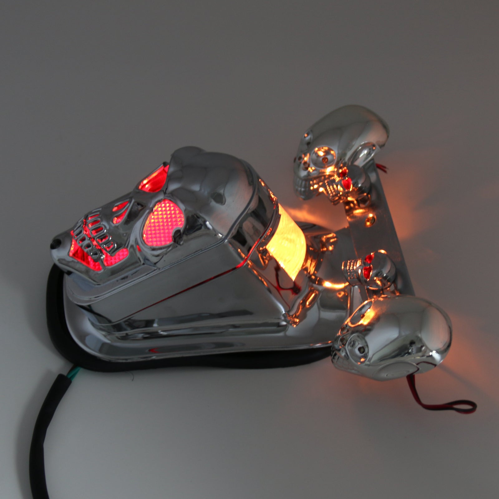 Luz trasera de freno trasero con señal de giro de calavera para motocicleta Harley genérica