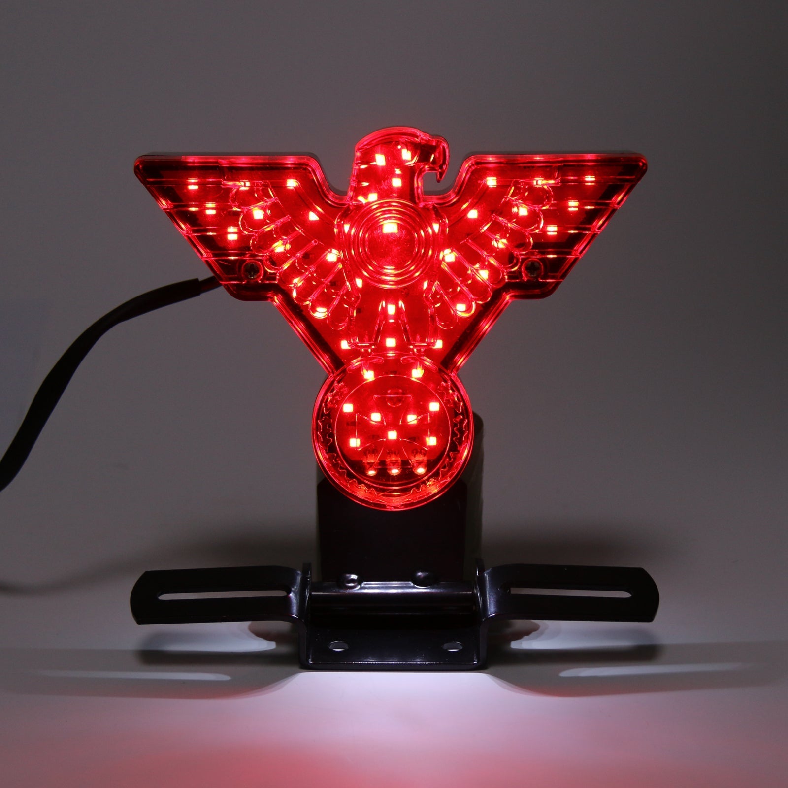 Lampa tylna LED motocyklowa Eagle z płytką do motocykla Harley Bobbe, 2 standardowe kolory