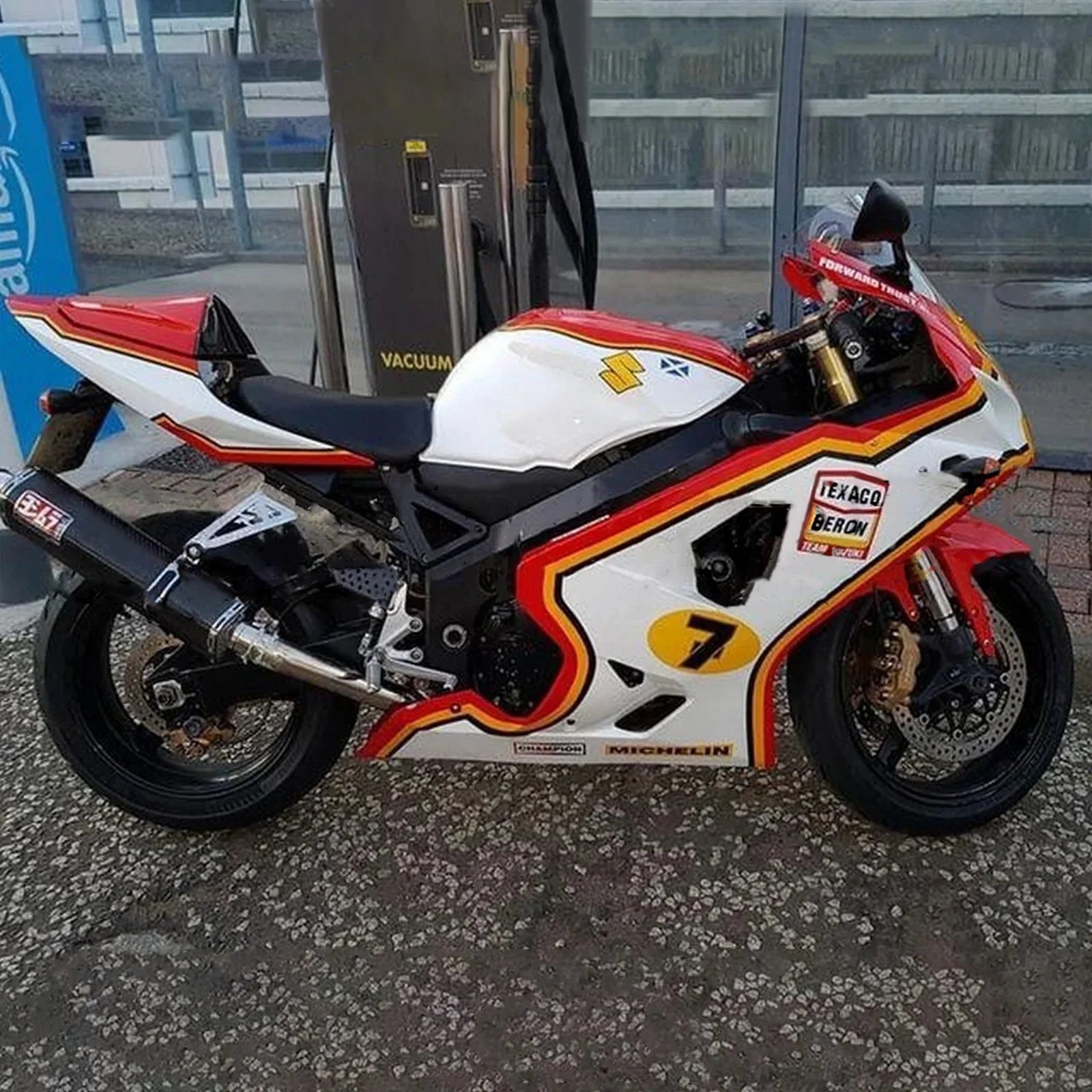 Amotopart Suzuki GSXR 600/750 2004-2005 ABS muovinen korin suojasarja