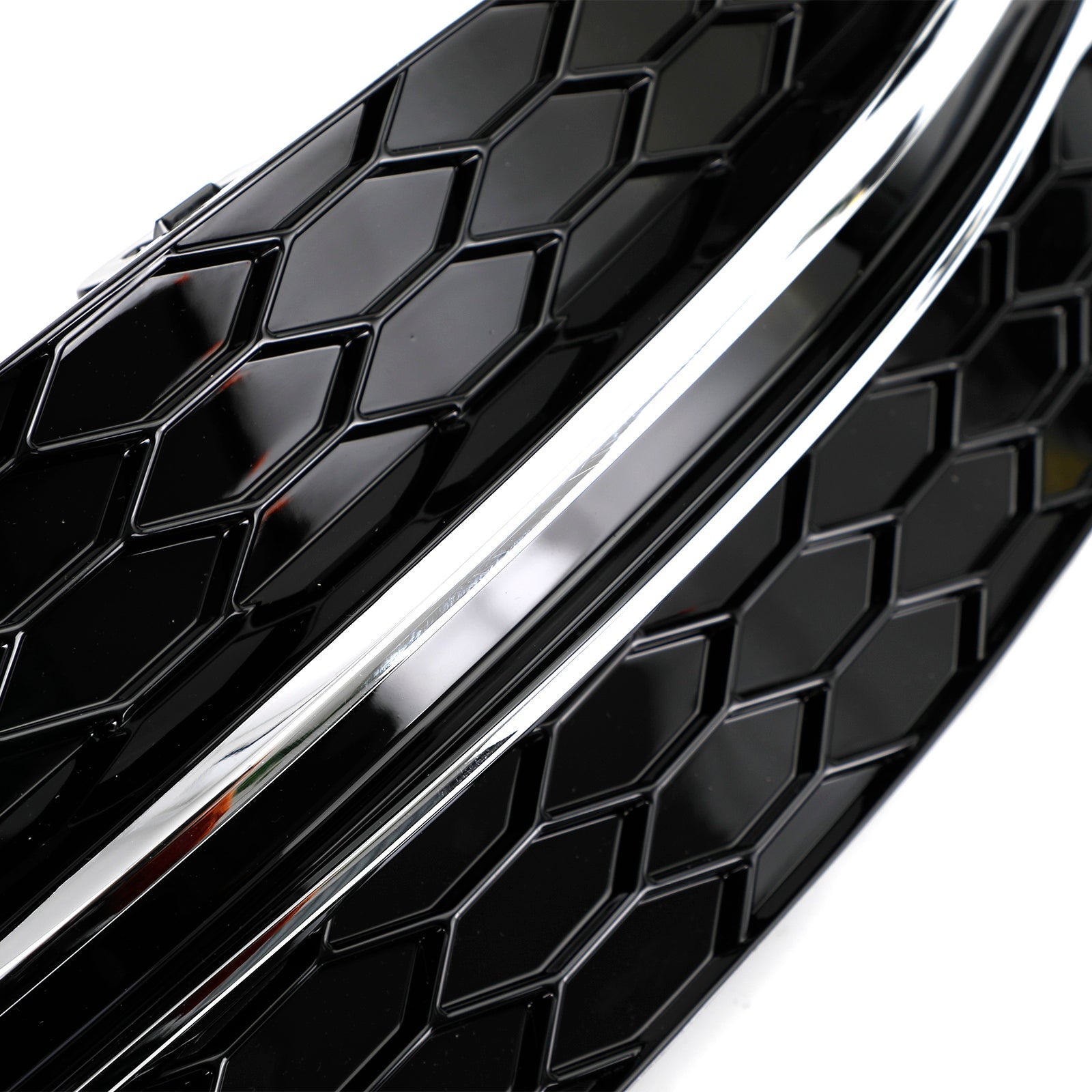 MERCEDES-BENZ C-RAZRED 2015–2018 W205 Pokrov sprednje meglenke s satjem