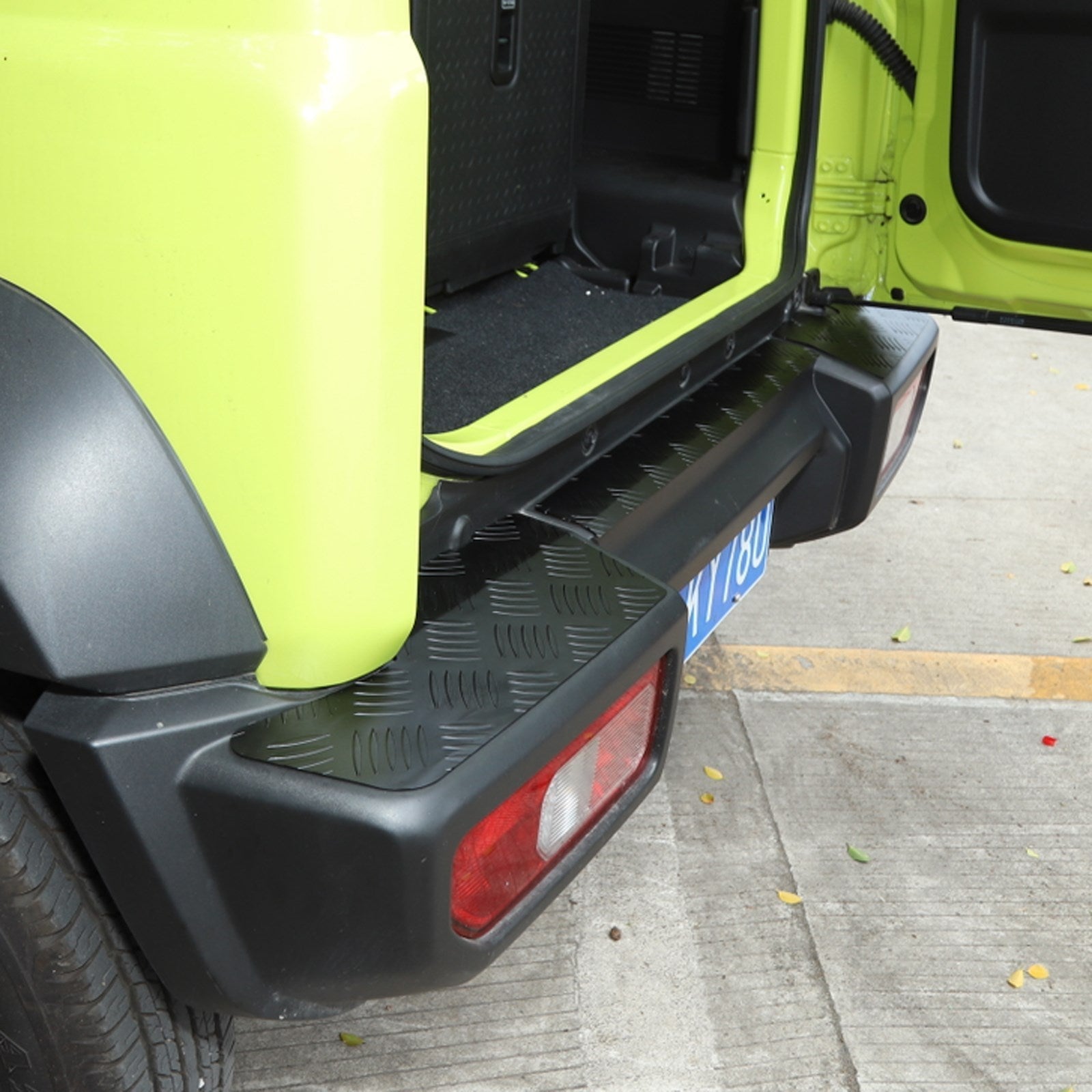 Pridobivanje zaščitne plošče za odbijače iz črne zlitine za Suzuki Jimny 2019-2021 generic