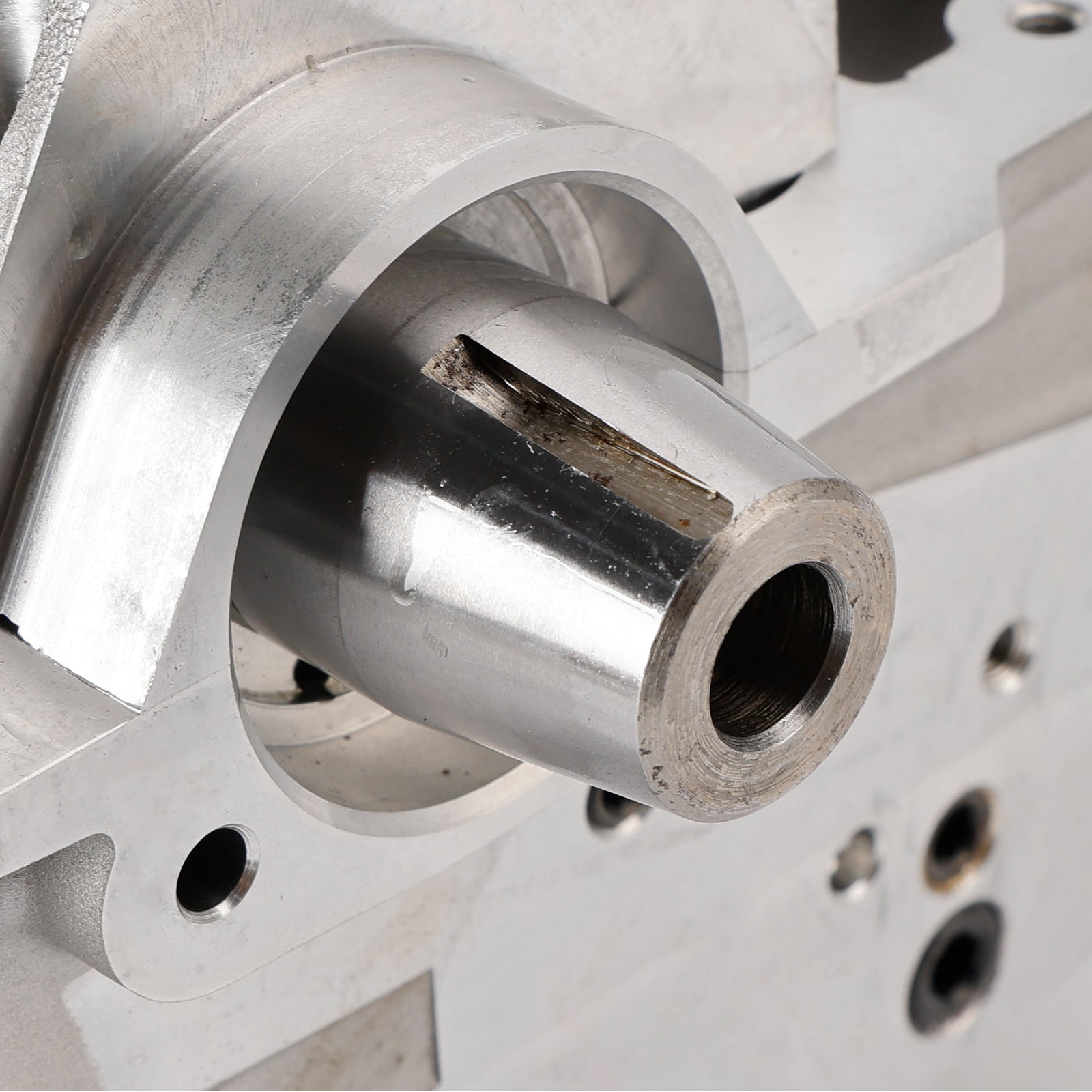 Moottorin sylinterikansi 100% Uusi 038103373R Audi VW Seat Skoda 1.9L 8V TDI - Sopii ASZ-, ARL-, BKC-, BXE-, BLT-malleihin jne.