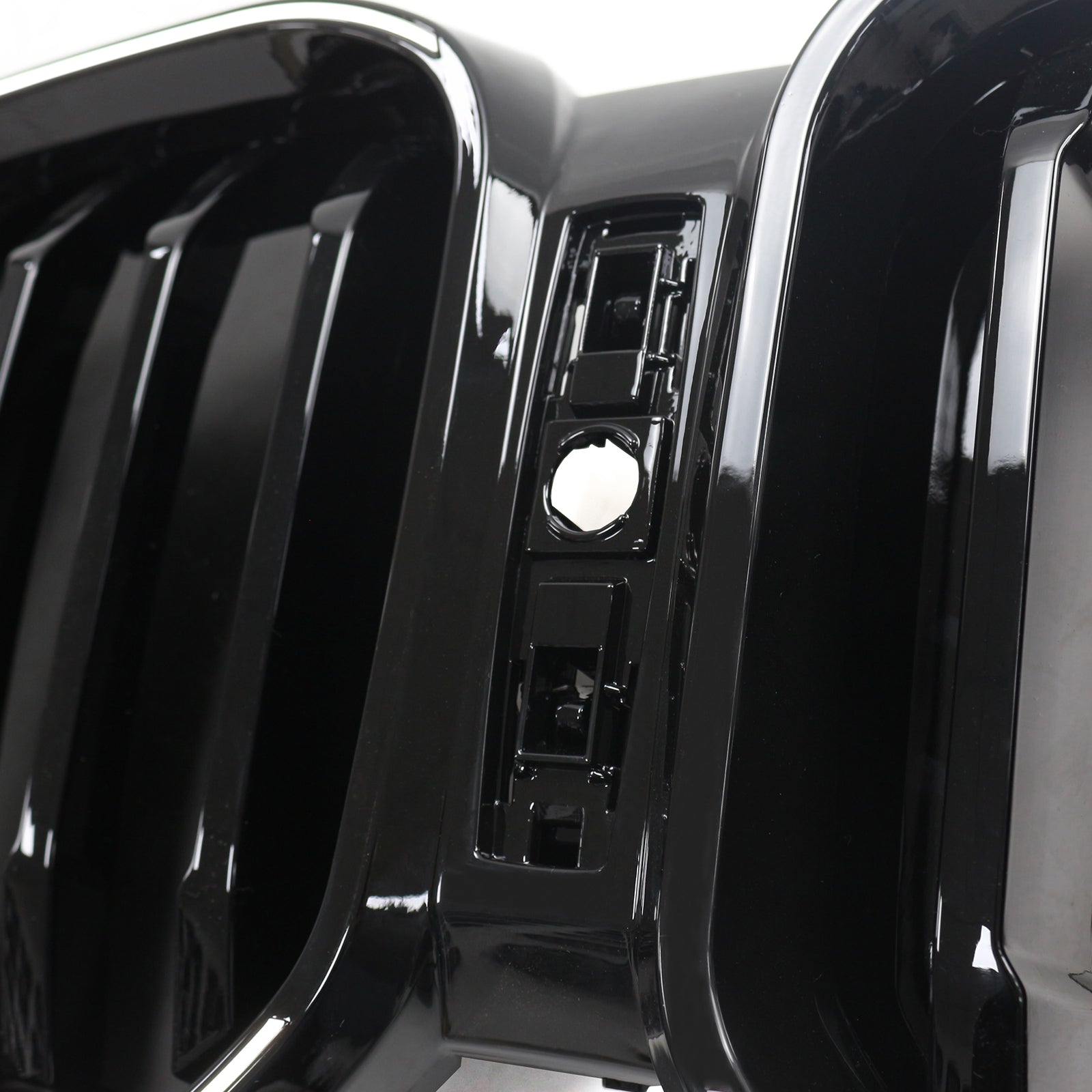 Bright Black Bumper-rooster met gat met gat voor camera voor BMW X3 G01 X4 G02 2022-2025