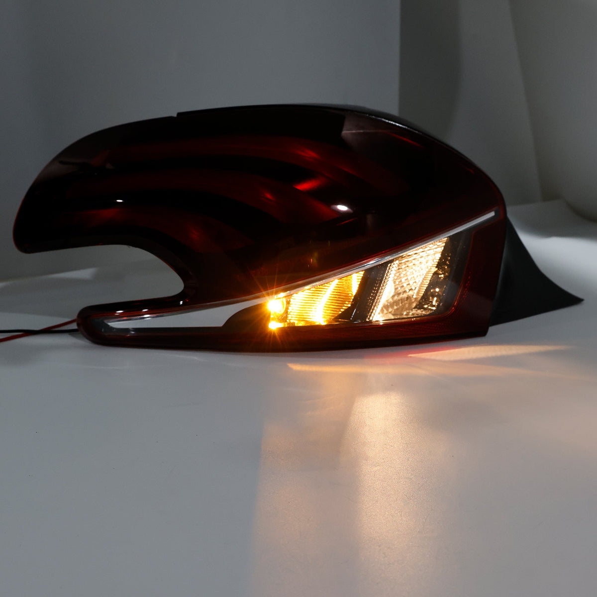 Feu arrière gauche à LED pour Peugeot 208 (modèles restylés, 2015-2019) - Référence : 9825601280