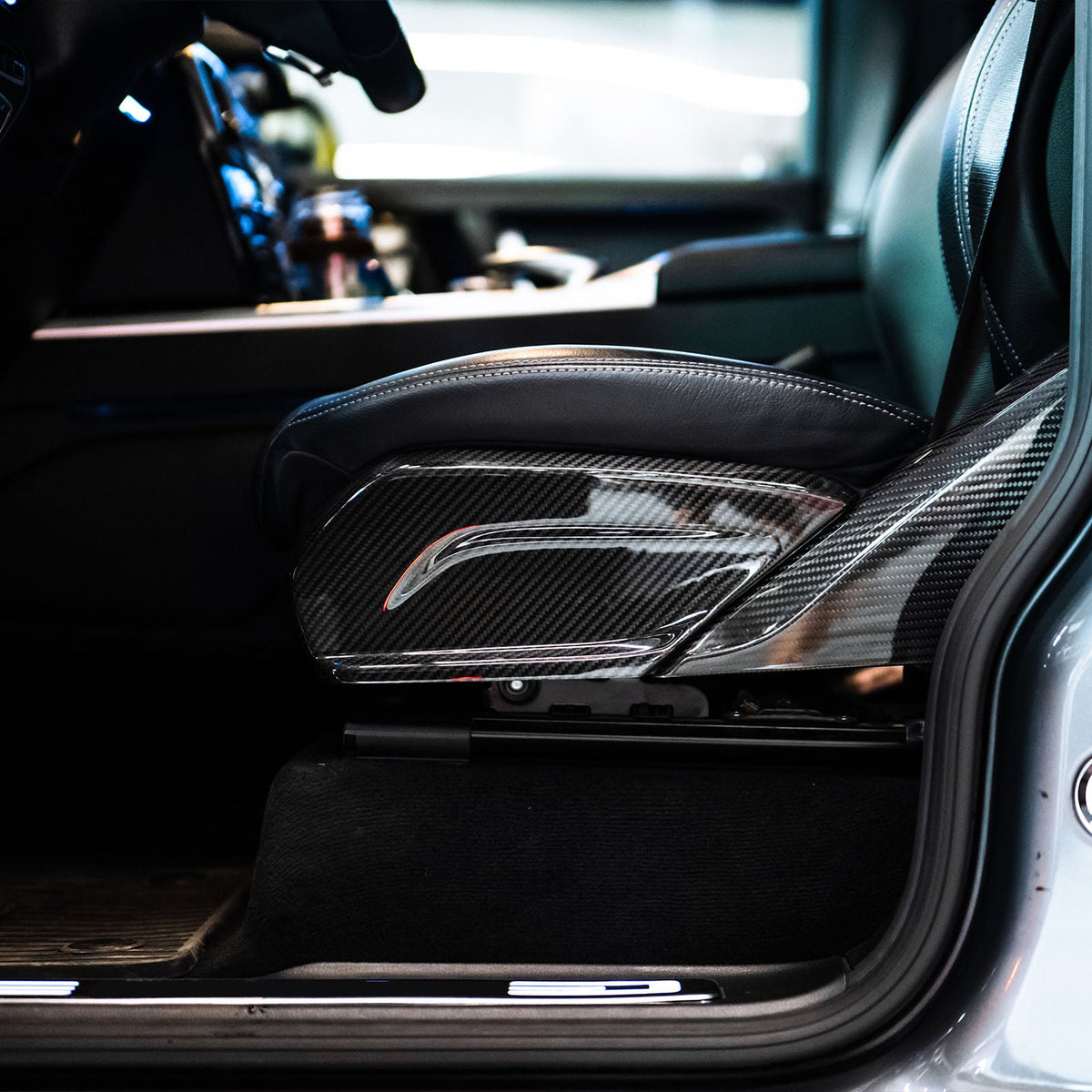 Embellecedor de panel lateral de asiento de fibra de carbono para Mercedes-Benz W464 Y W465 (2019-2026)