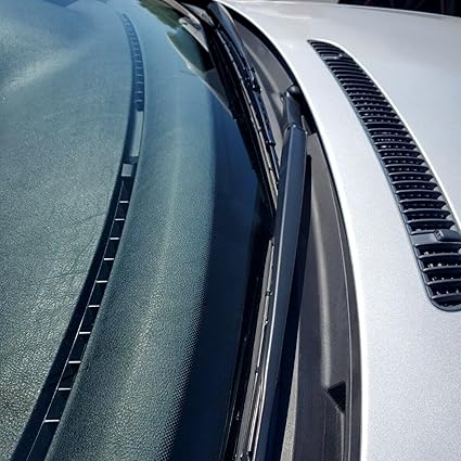 Osa 51718208483 - Kampikammion alempi kansi & BMW E46:n etupyyhkijän säleikkö