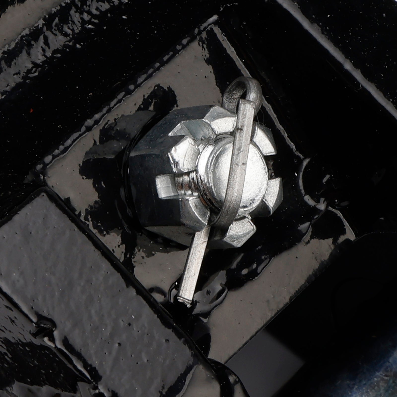 Hitri pritrdilni elementi za mini pelete