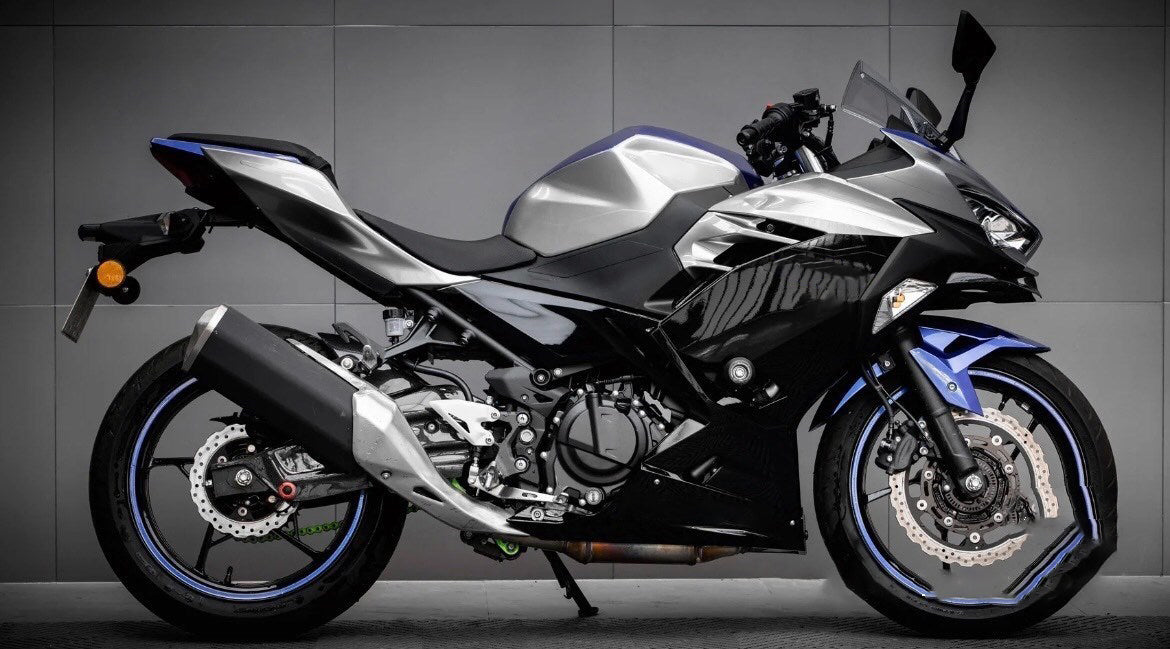 Amotopart Kawasaki EX400/Ninja400 2018-2023 ABS muovinen korirakennesarja