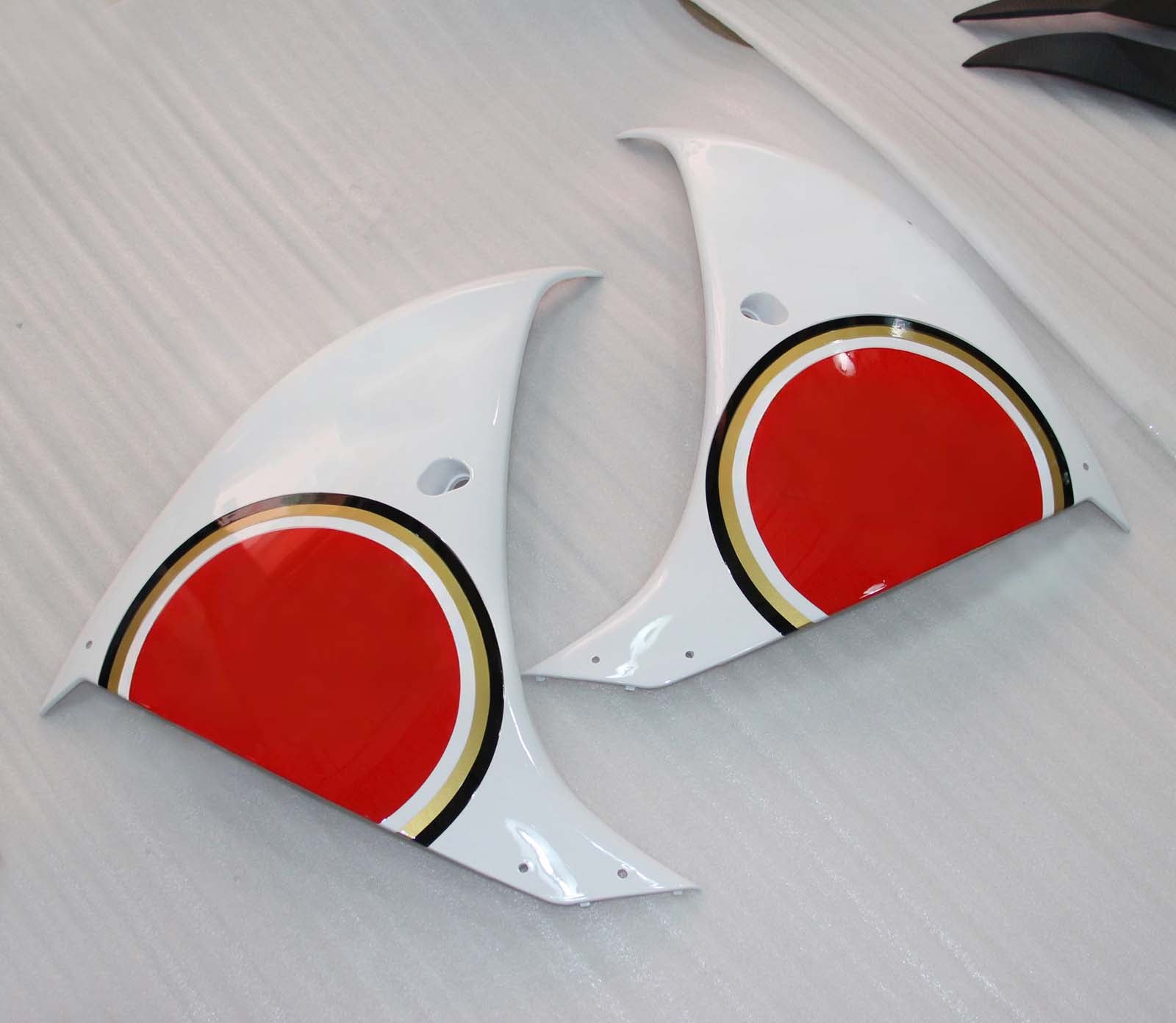 Plastikowe owiewki Amotopart 2012-2014 Yamaha YZF R1 Czerwone Białe Lucky Strike Generic